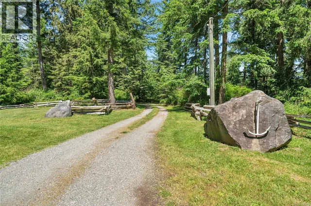 620 VALPY ROAD, Quadra Island 5