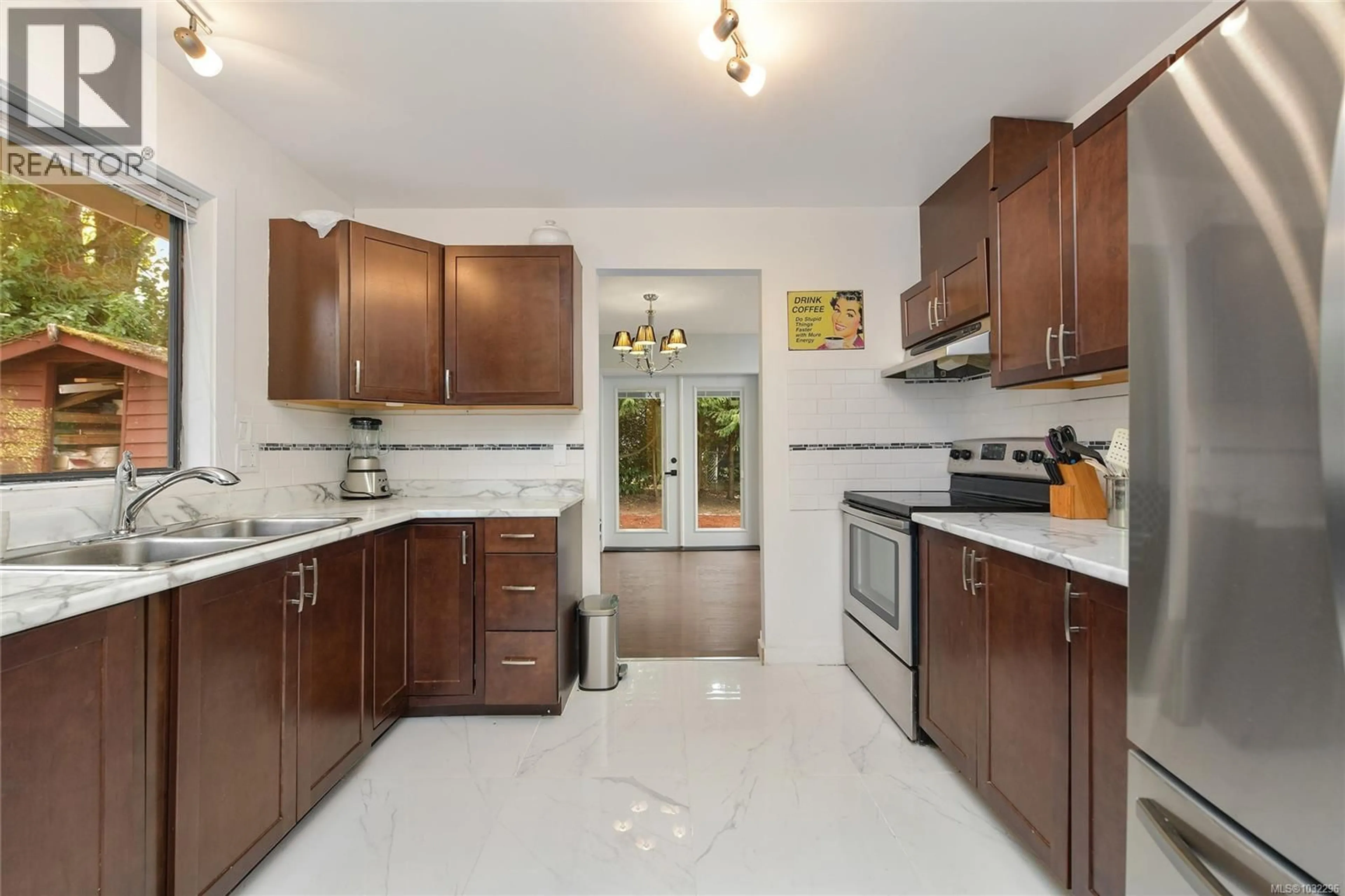 Standard kitchen, ceramic/tile floor for 7037 WALLACE DRIVE, Central Saanich British Columbia V8M1E9