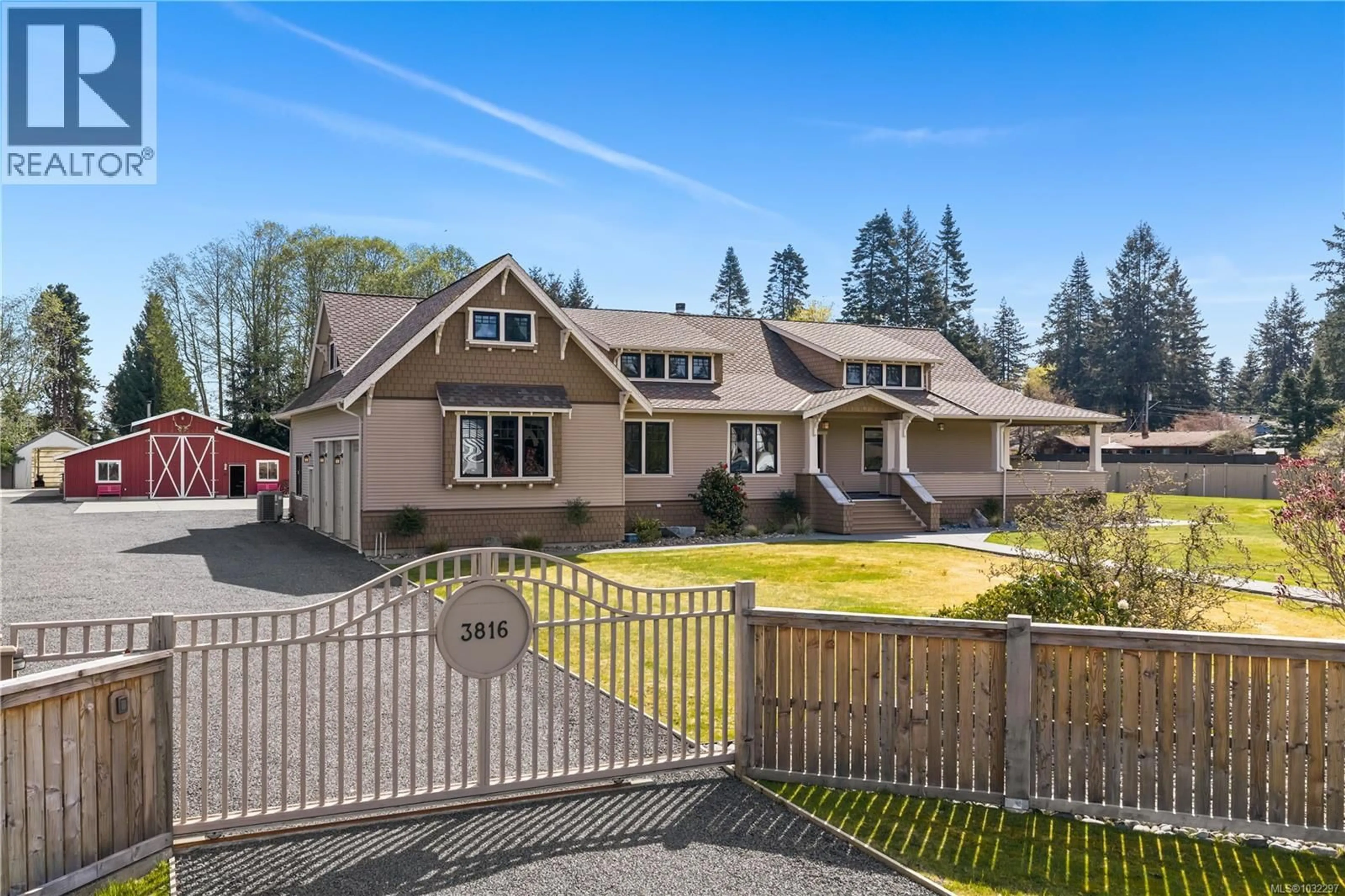 A pic from outside/outdoor area/front of a property/back of a property/a pic from drone, unknown for 3816 STUART PLACE, Campbell River British Columbia V9H1J7