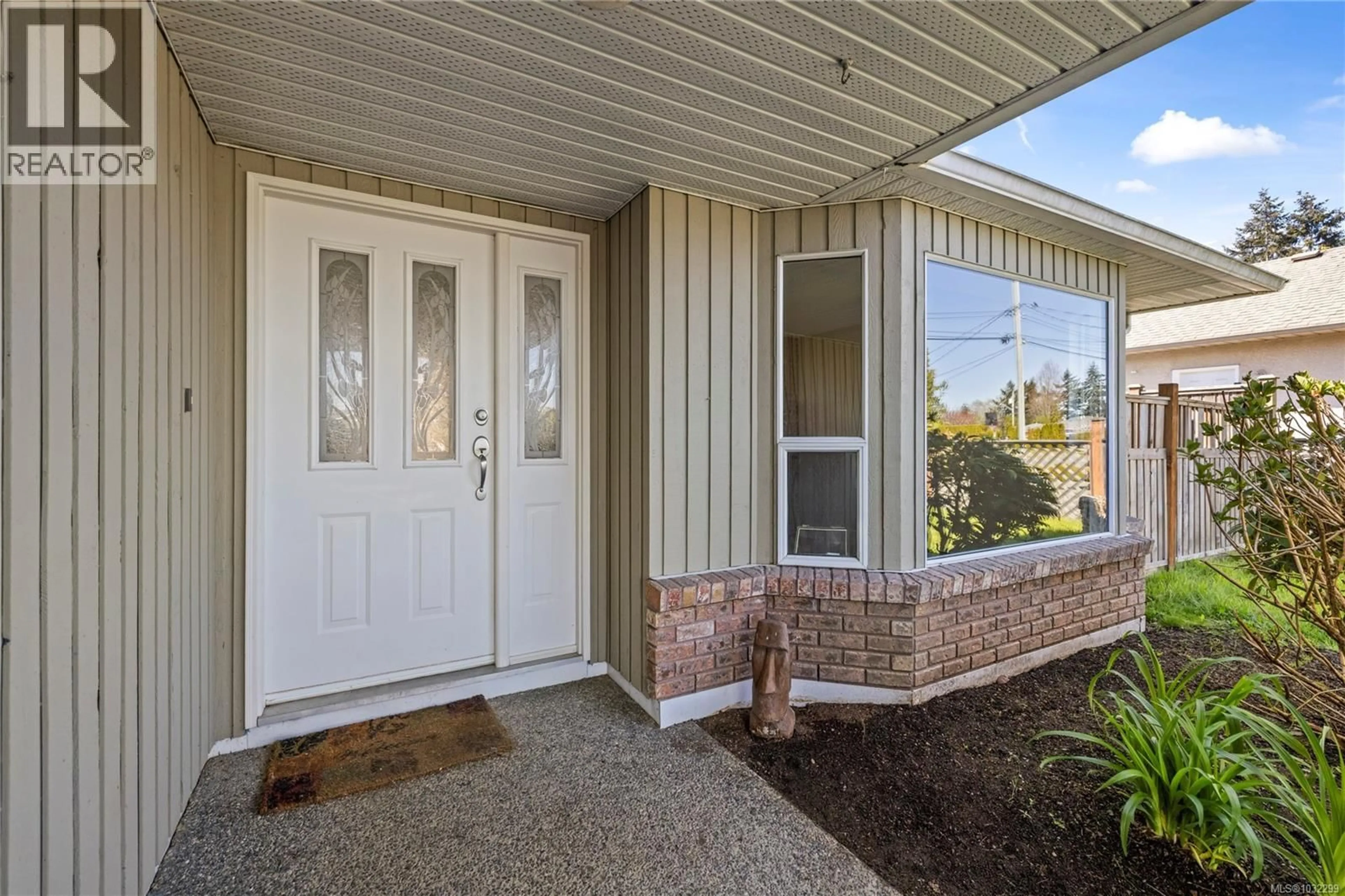 Indoor entryway for 852 ABERDEEN DRIVE, Parksville British Columbia V9P2L9