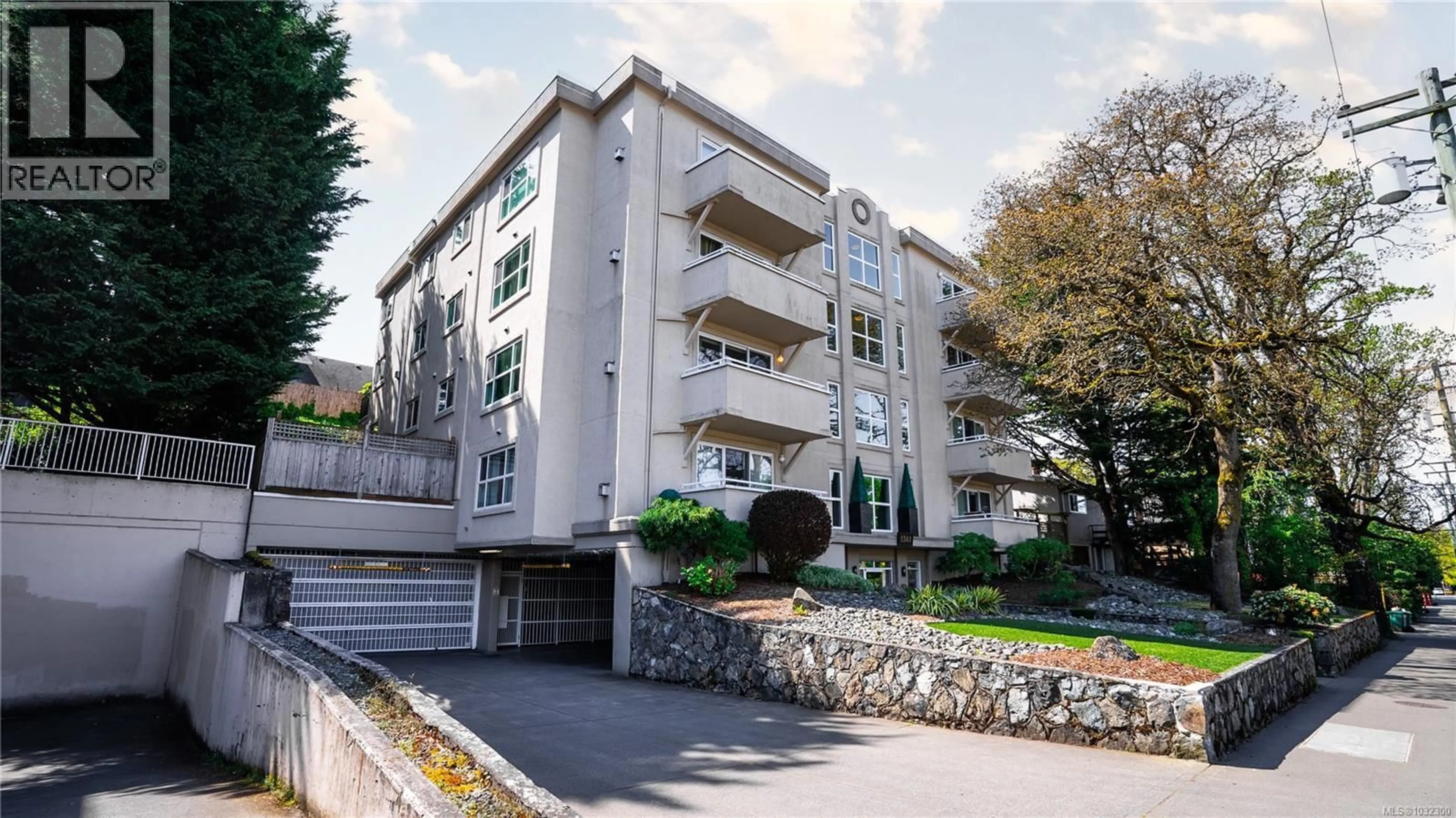 Unknown for 204 - 1361 HILLSIDE AVENUE, Victoria British Columbia V8T2B3