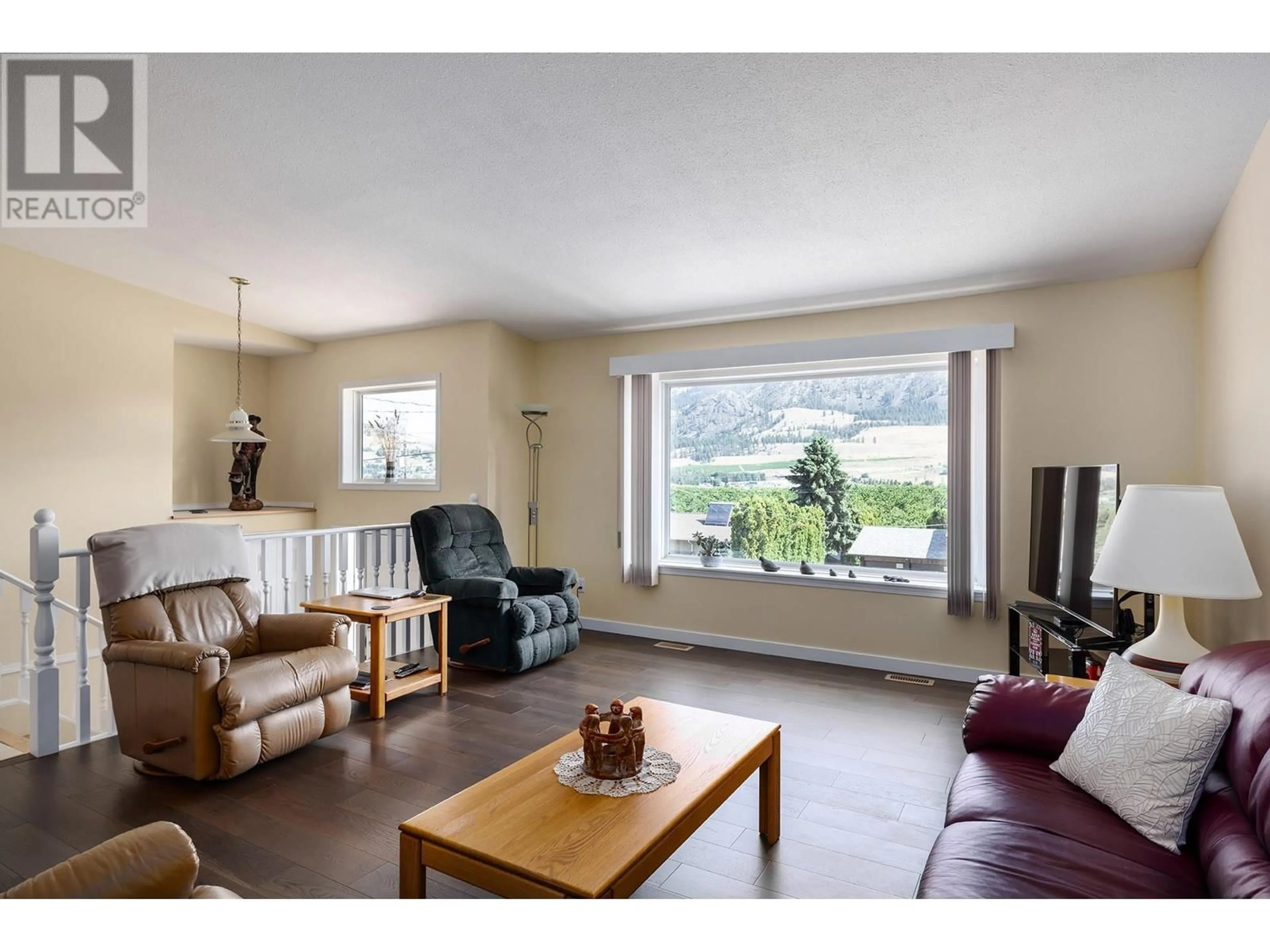 Living room, wood floors for 2286 Lynrick Road, Kelowna British Columbia V1P1G4