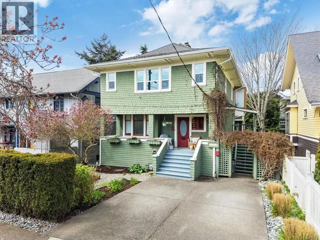 320 MOSS STREET, Victoria 2