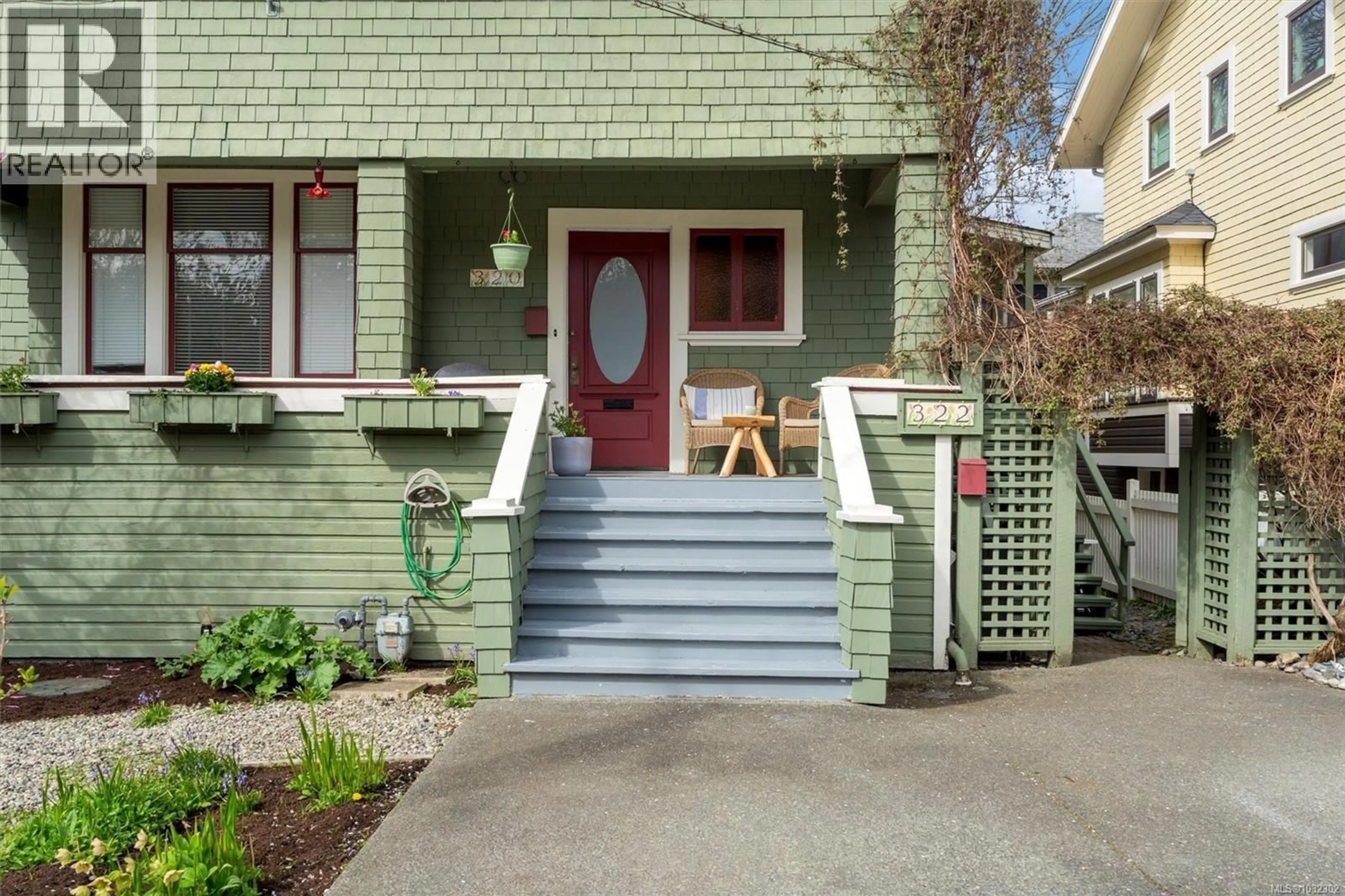 Indoor entryway for 320 MOSS STREET, Victoria British Columbia V8V4M9