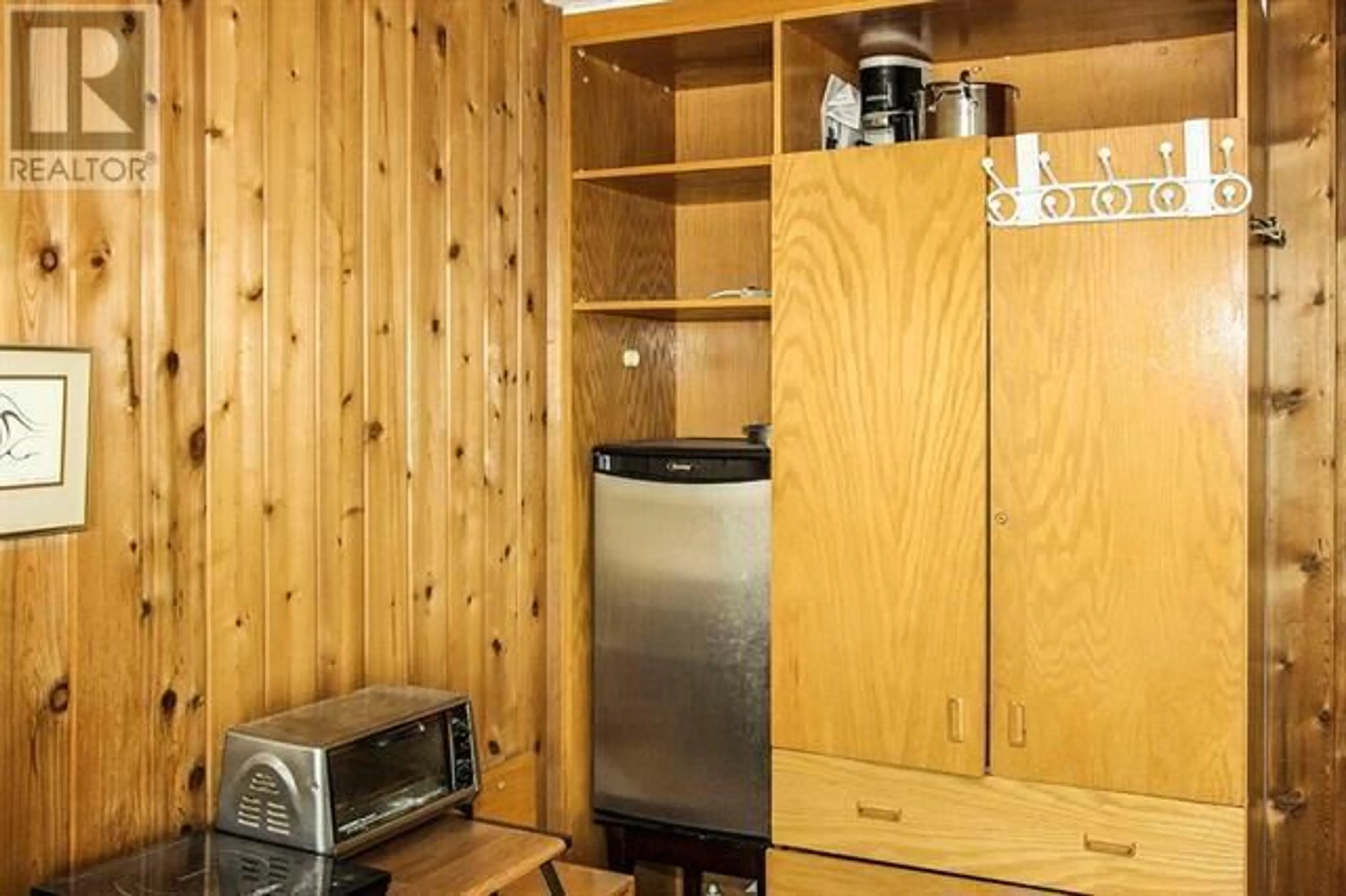 Standard kitchen, wood/laminate floor for 229 - 5375 BIG WHITE ROAD, Kelowna British Columbia V0H1A0