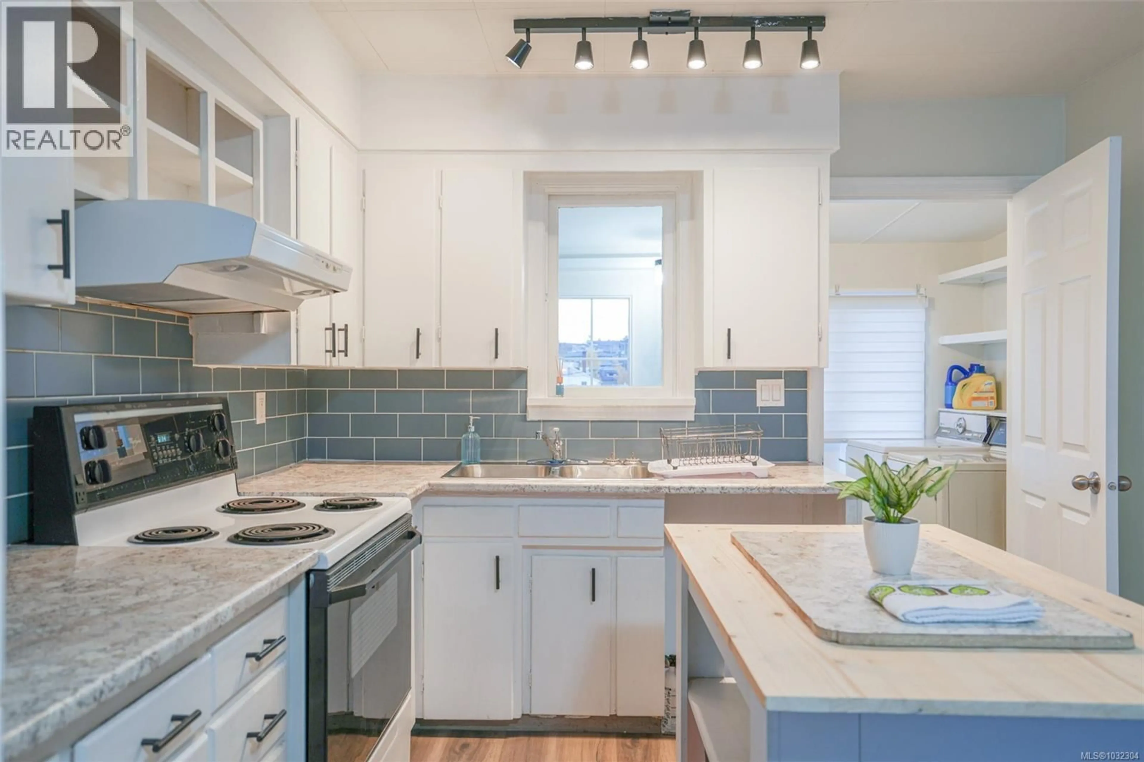 Open concept kitchen, ceramic/tile floor for 4865 BURDE STREET, Port Alberni British Columbia V9Y3J7