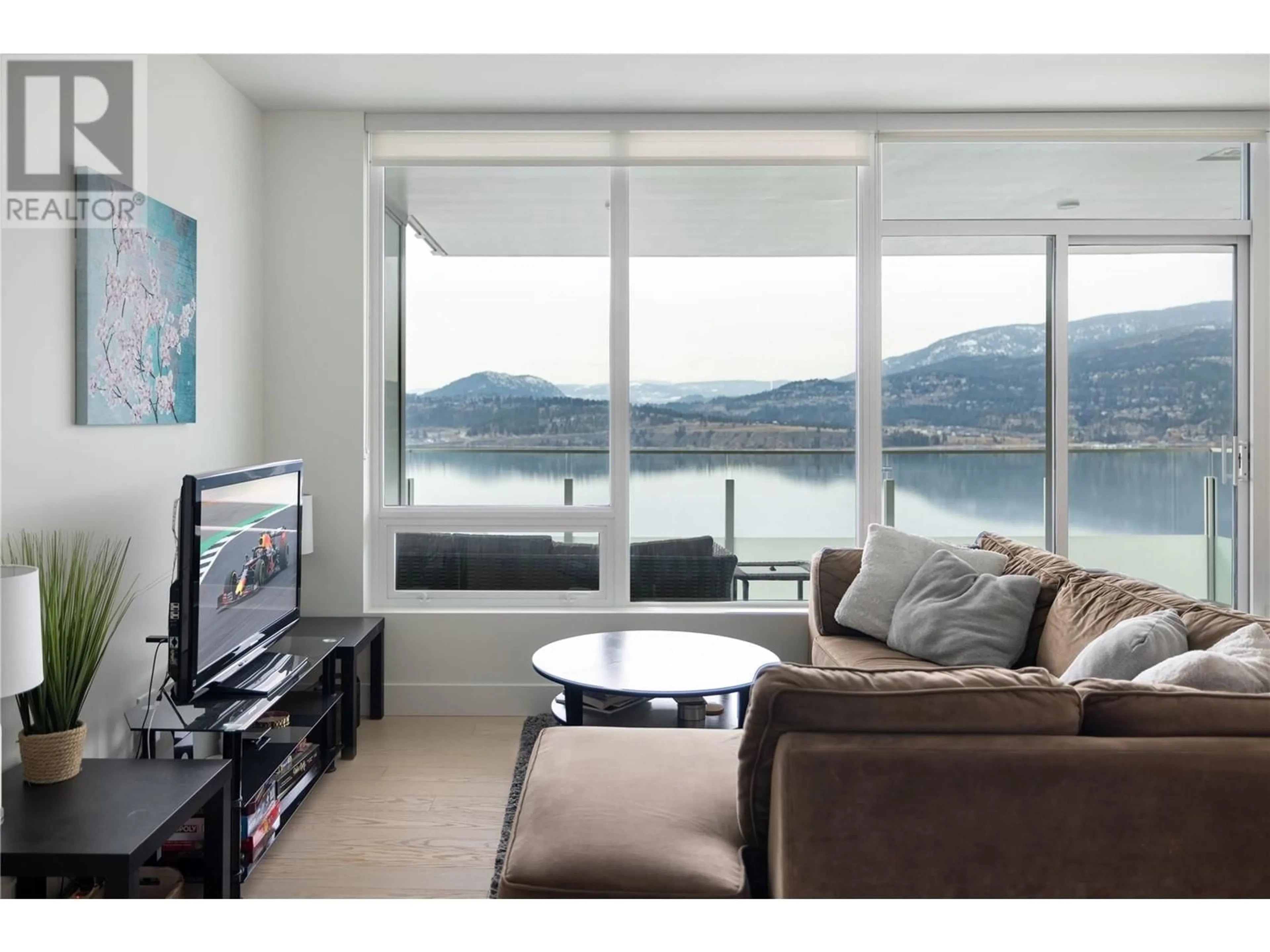 Living room for 1191 Sunset Drive Unit# 2704, Kelowna British Columbia V1Y0J4