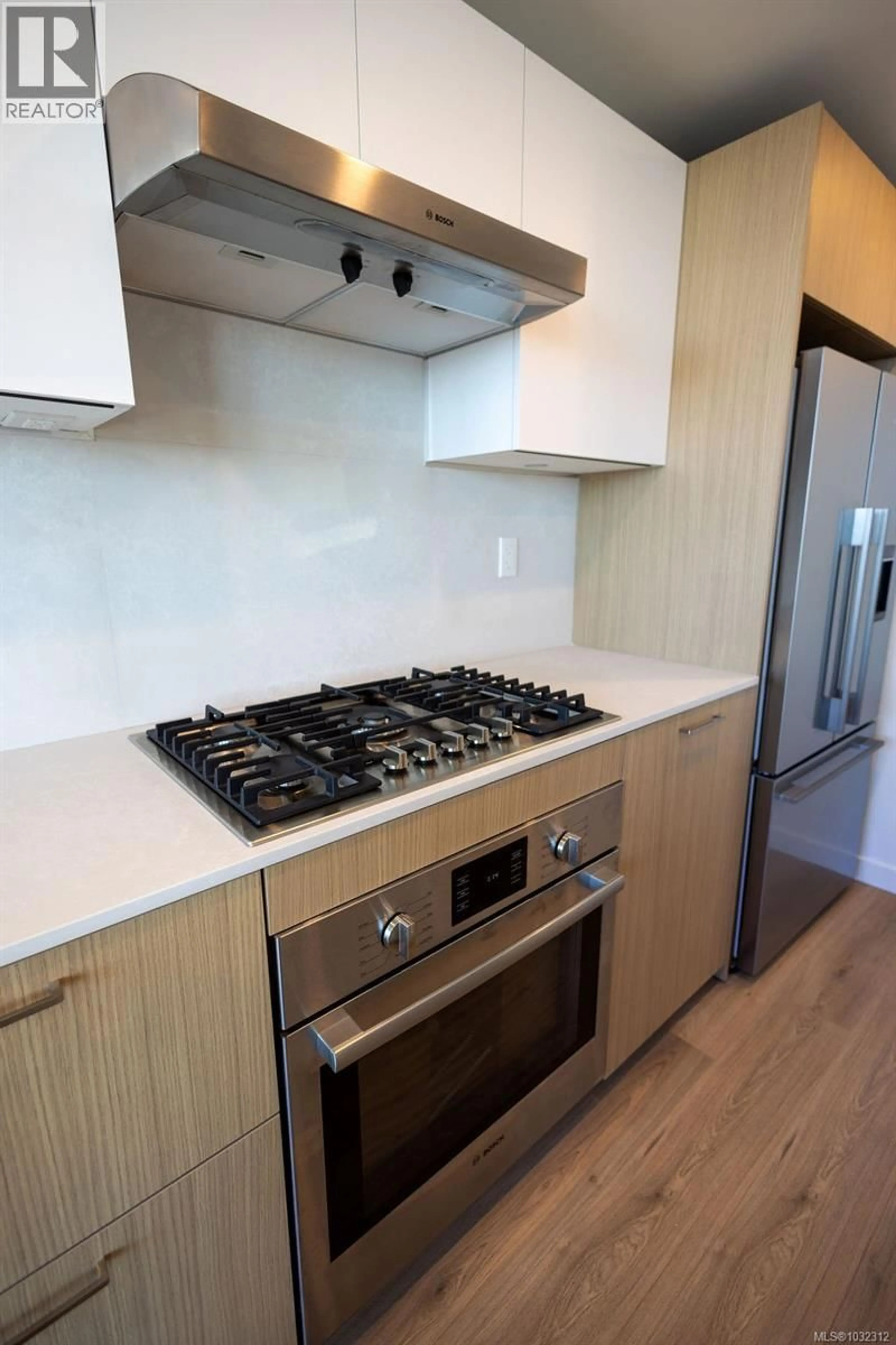 Standard kitchen, unknown for 602 - 899 ESQUIMALT ROAD, Esquimalt British Columbia V9A3M5