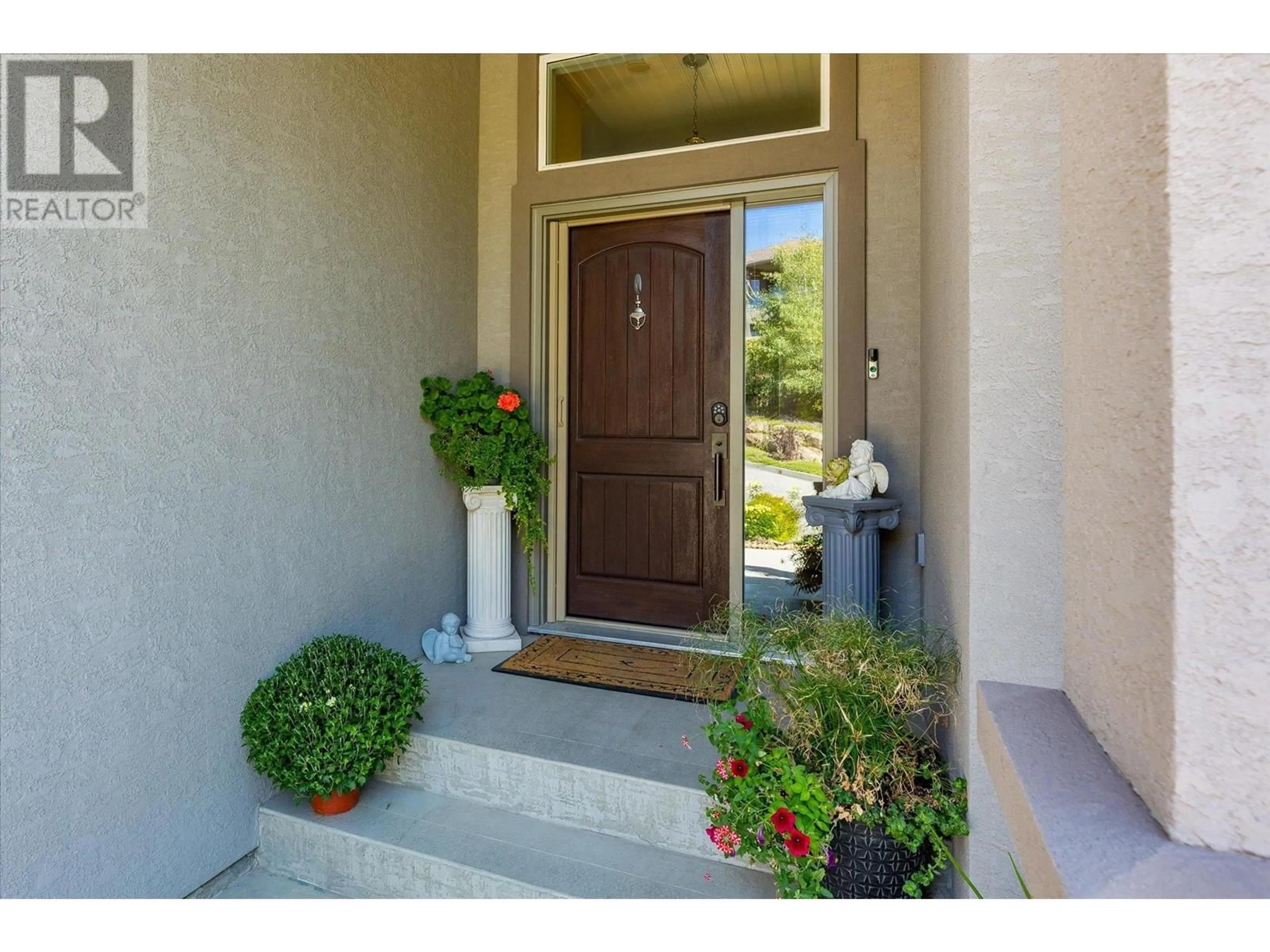 Indoor entryway, wood floors for 1998 Cornerstone Drive, West Kelowna British Columbia V4T2Y3