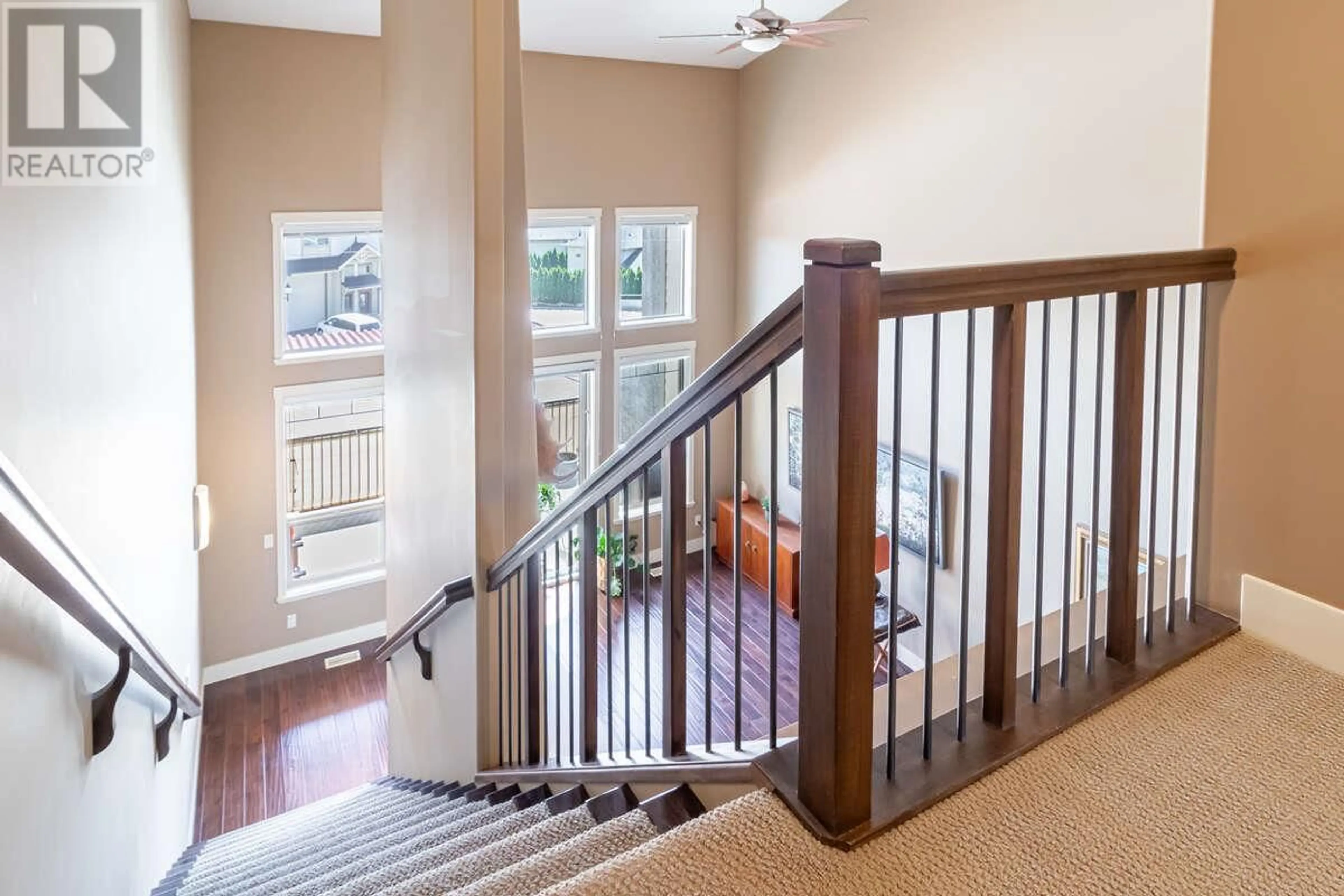 Indoor foyer for 5 - 3359 COUGAR ROAD, West Kelowna British Columbia V4T3G1