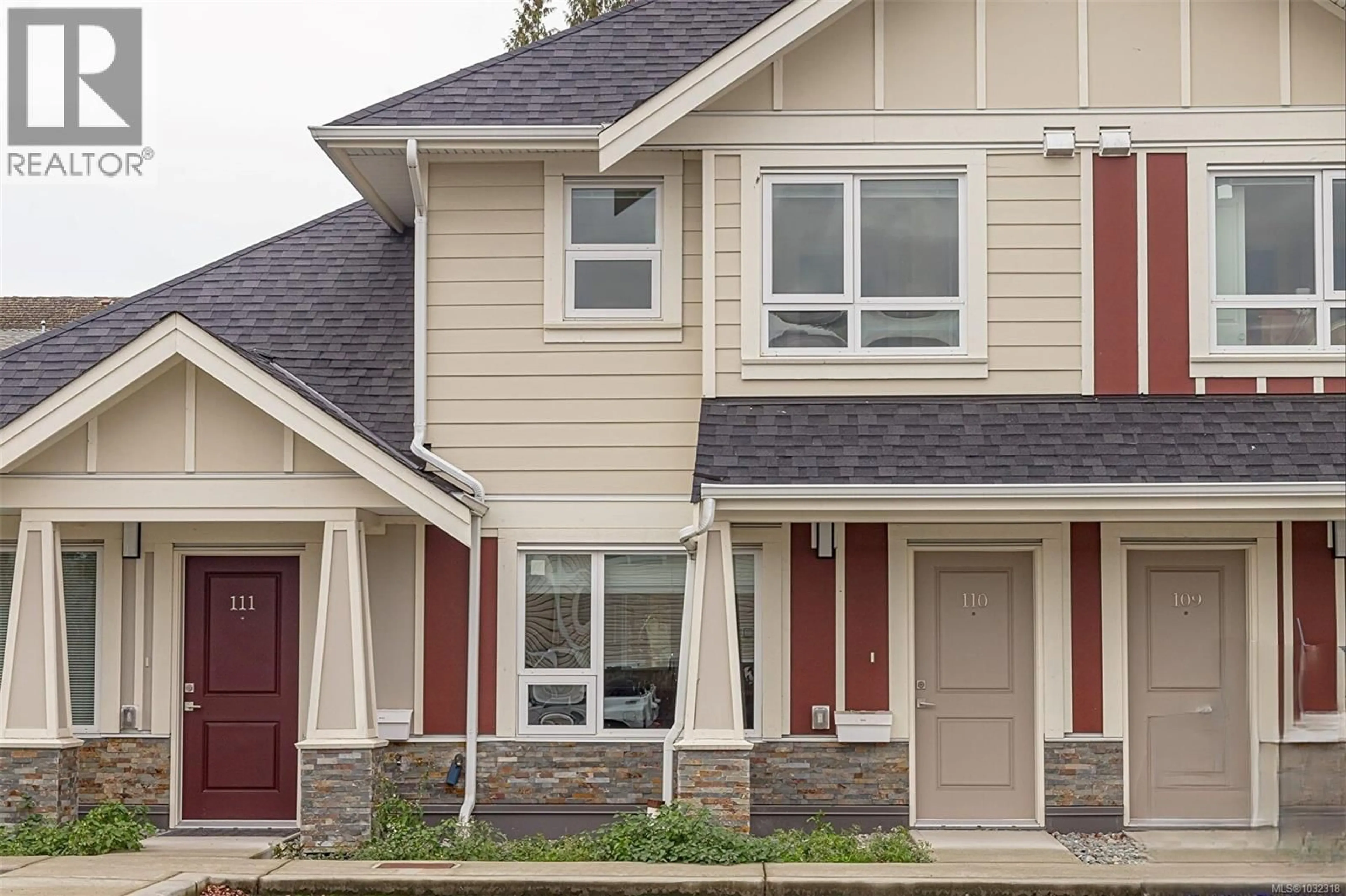 Home with vinyl exterior material, street for 110 - 3248 SHERMAN ROAD, Duncan British Columbia V9L4B4