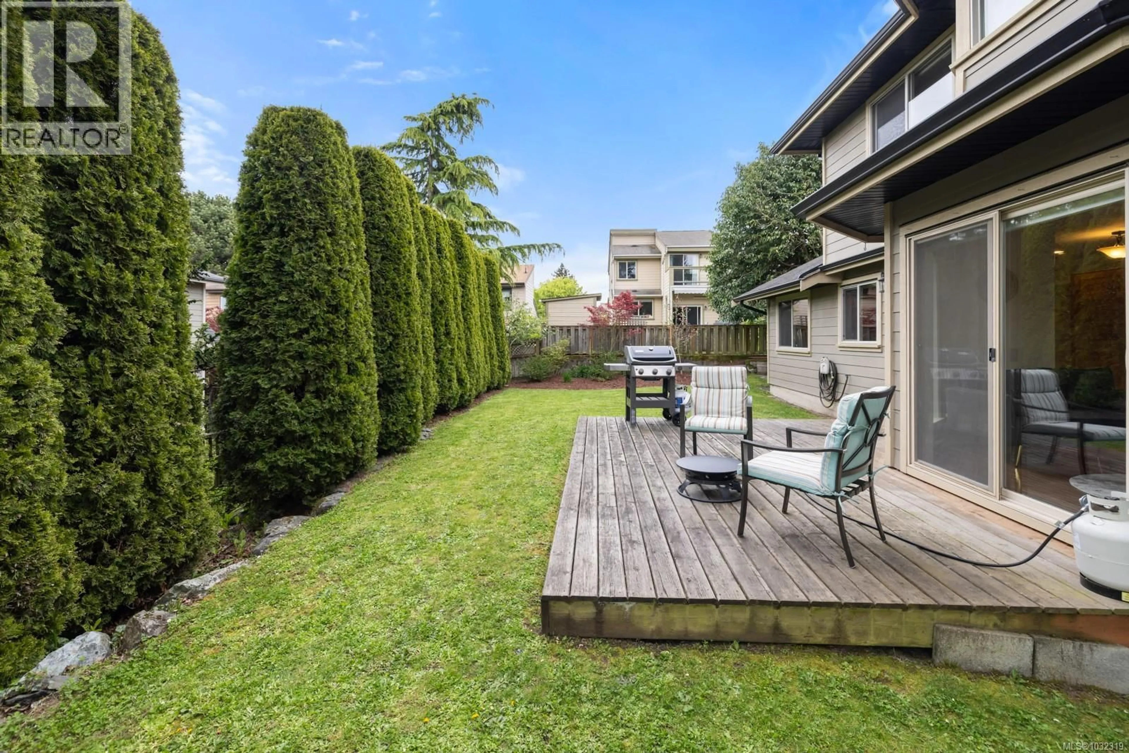 Patio, street for 858 SELKIRK AVENUE, Esquimalt British Columbia V9A2T8