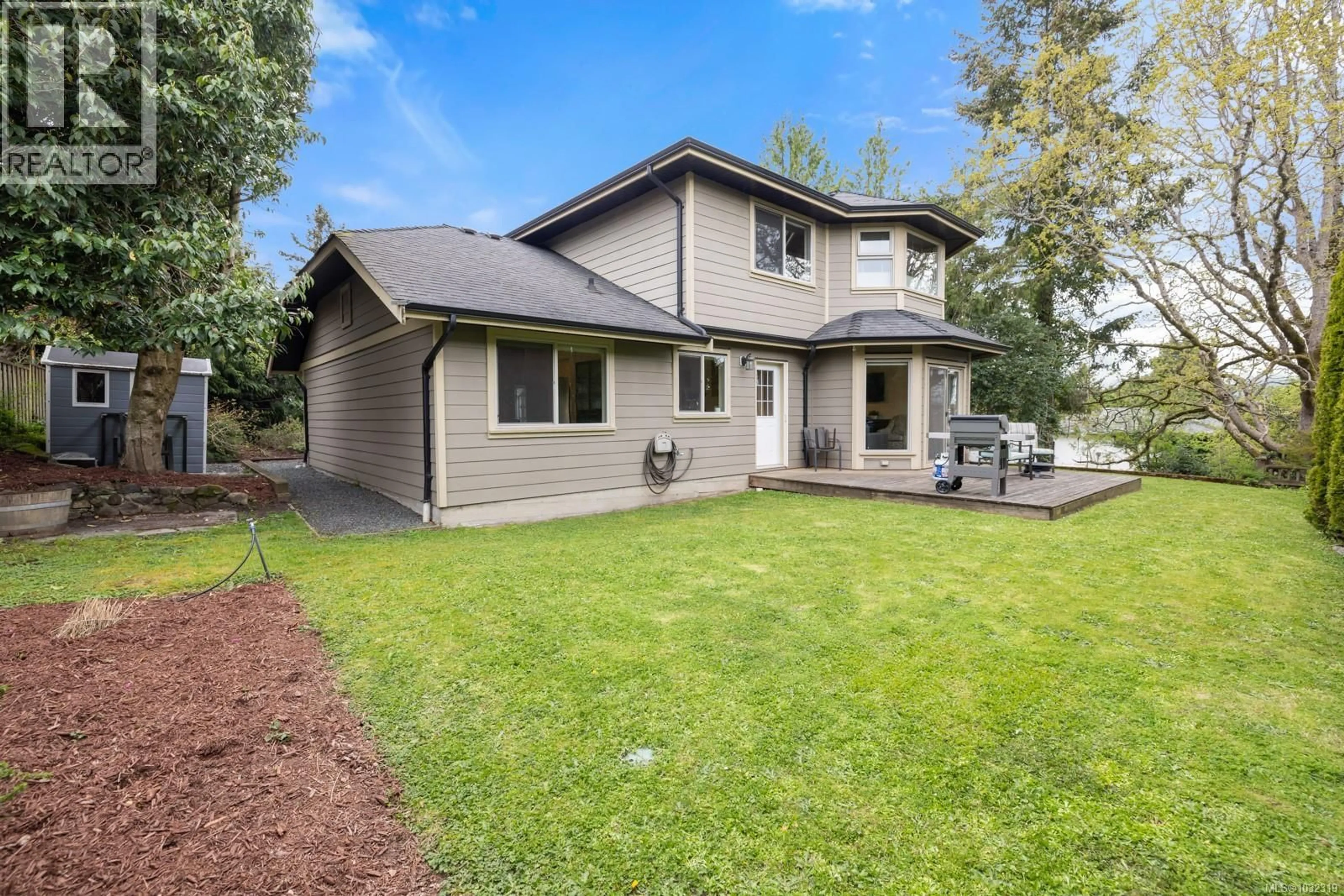 Home with vinyl exterior material, unknown for 858 SELKIRK AVENUE, Esquimalt British Columbia V9A2T8