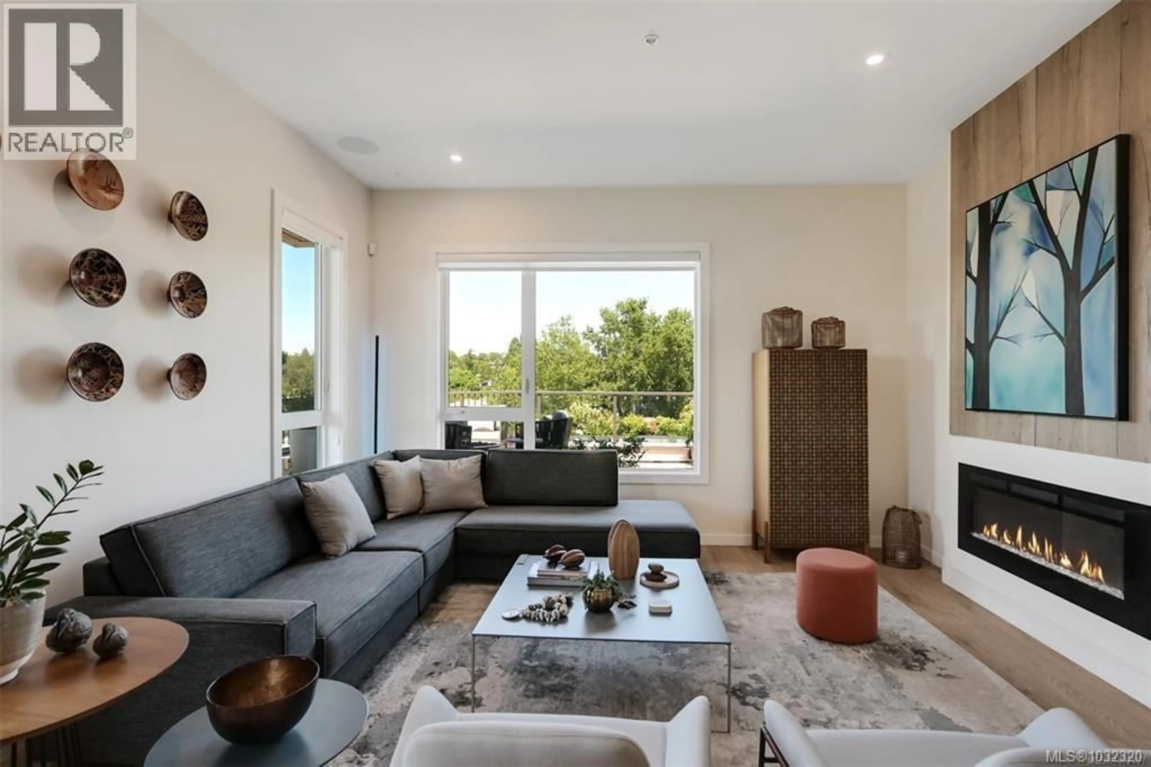 Living room with furniture, unknown for 409 - 1588 NORTH DAIRY ROAD, Saanich British Columbia V8T3V4