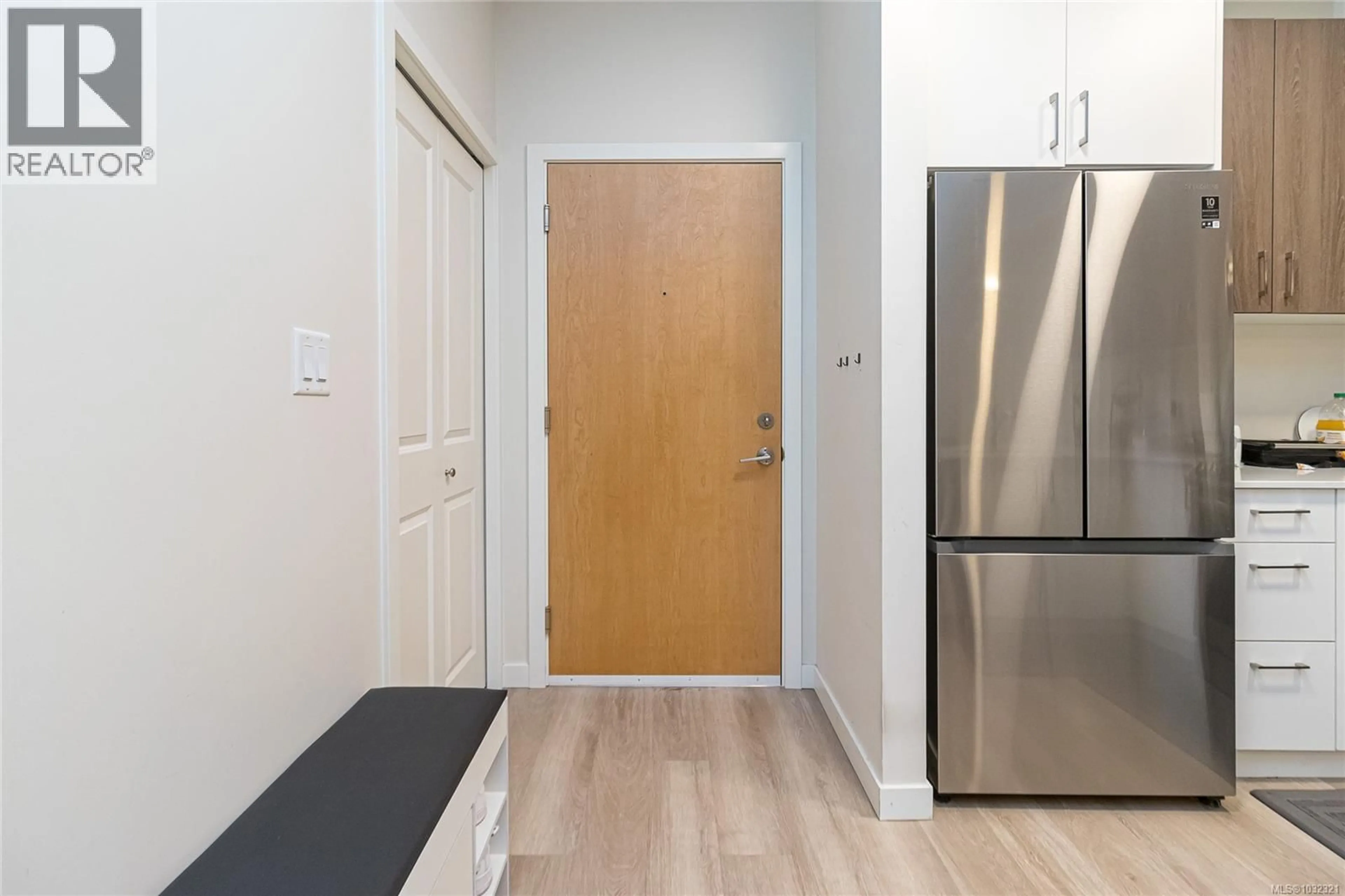 Indoor entryway for 304 - 815 ORONO AVENUE, Langford British Columbia V9B2T9