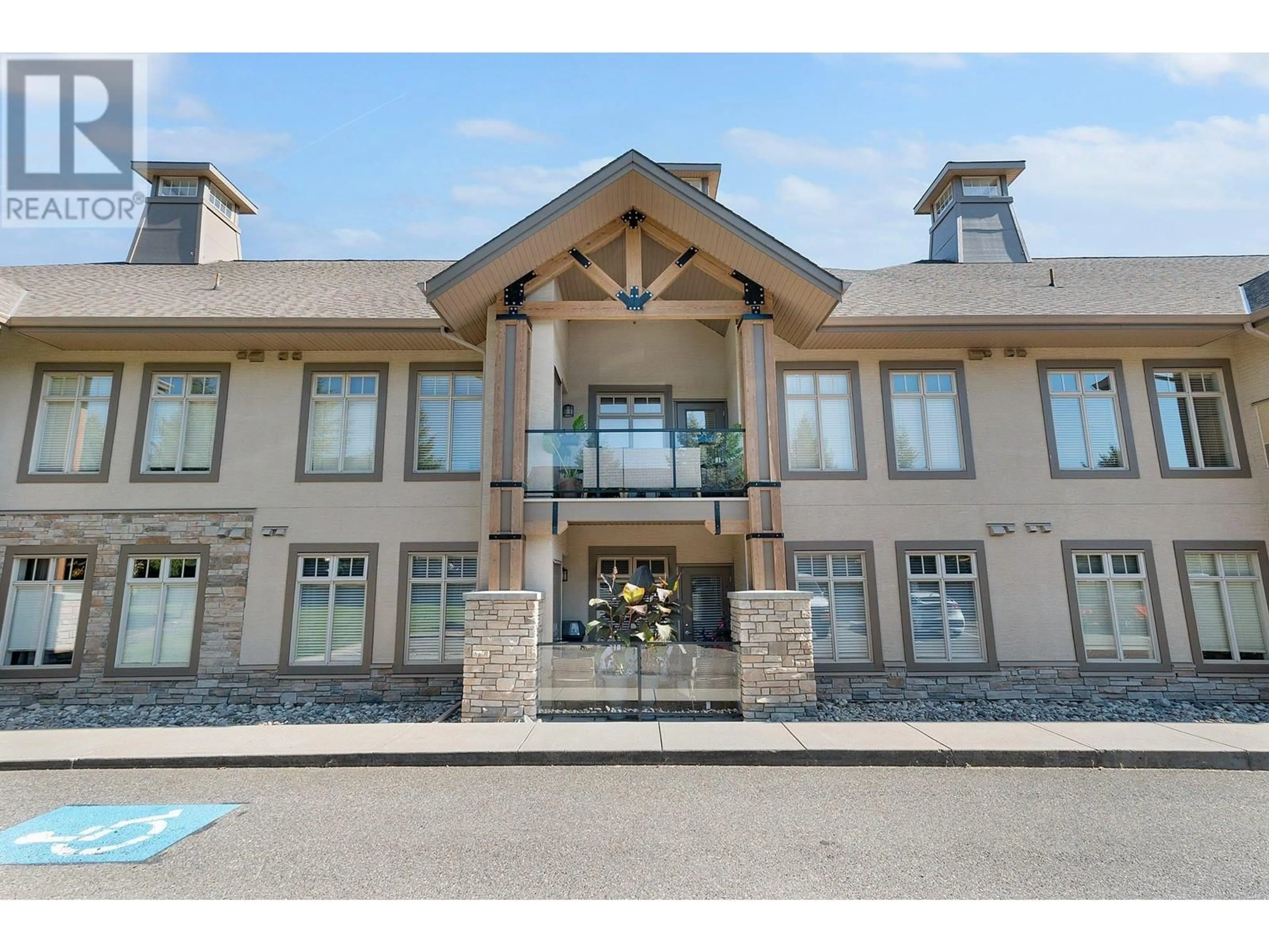 Indoor foyer for 2611 Stillwater Way Unit# 112, Lake Country British Columbia V4V2R3