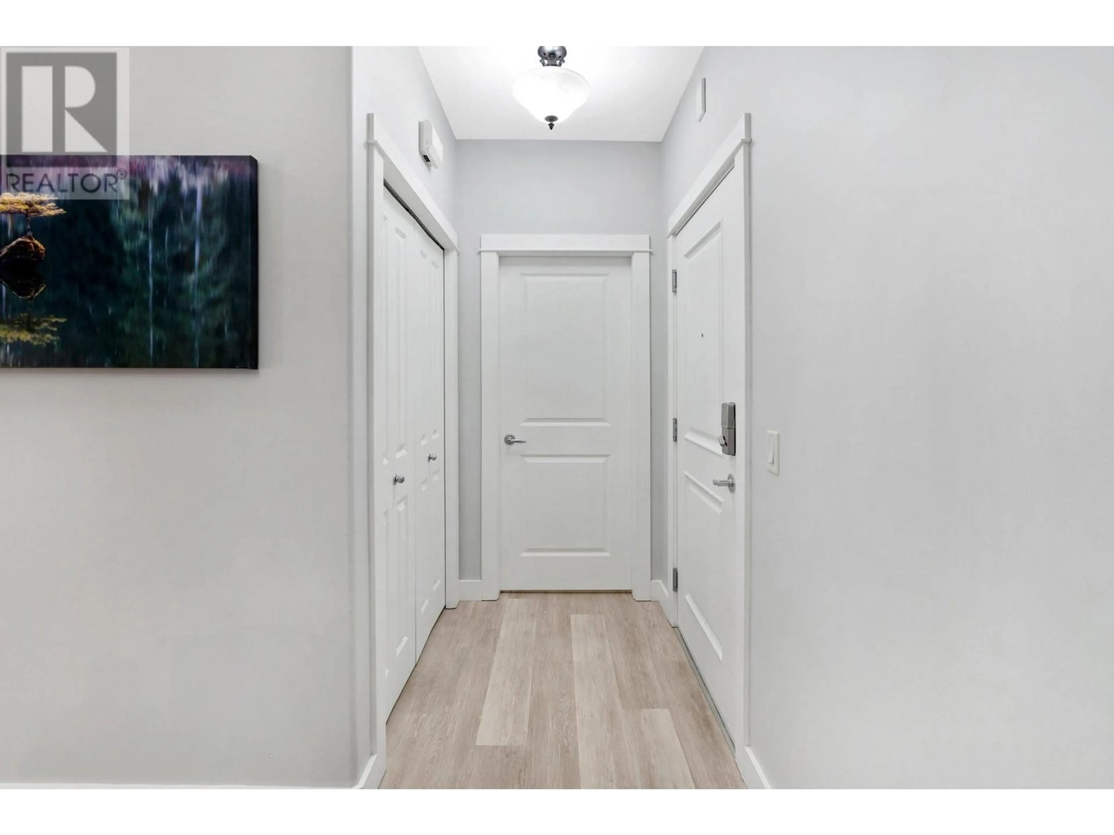 Indoor entryway, wood floors for 2611 Stillwater Way Unit# 112, Lake Country British Columbia V4V2R3