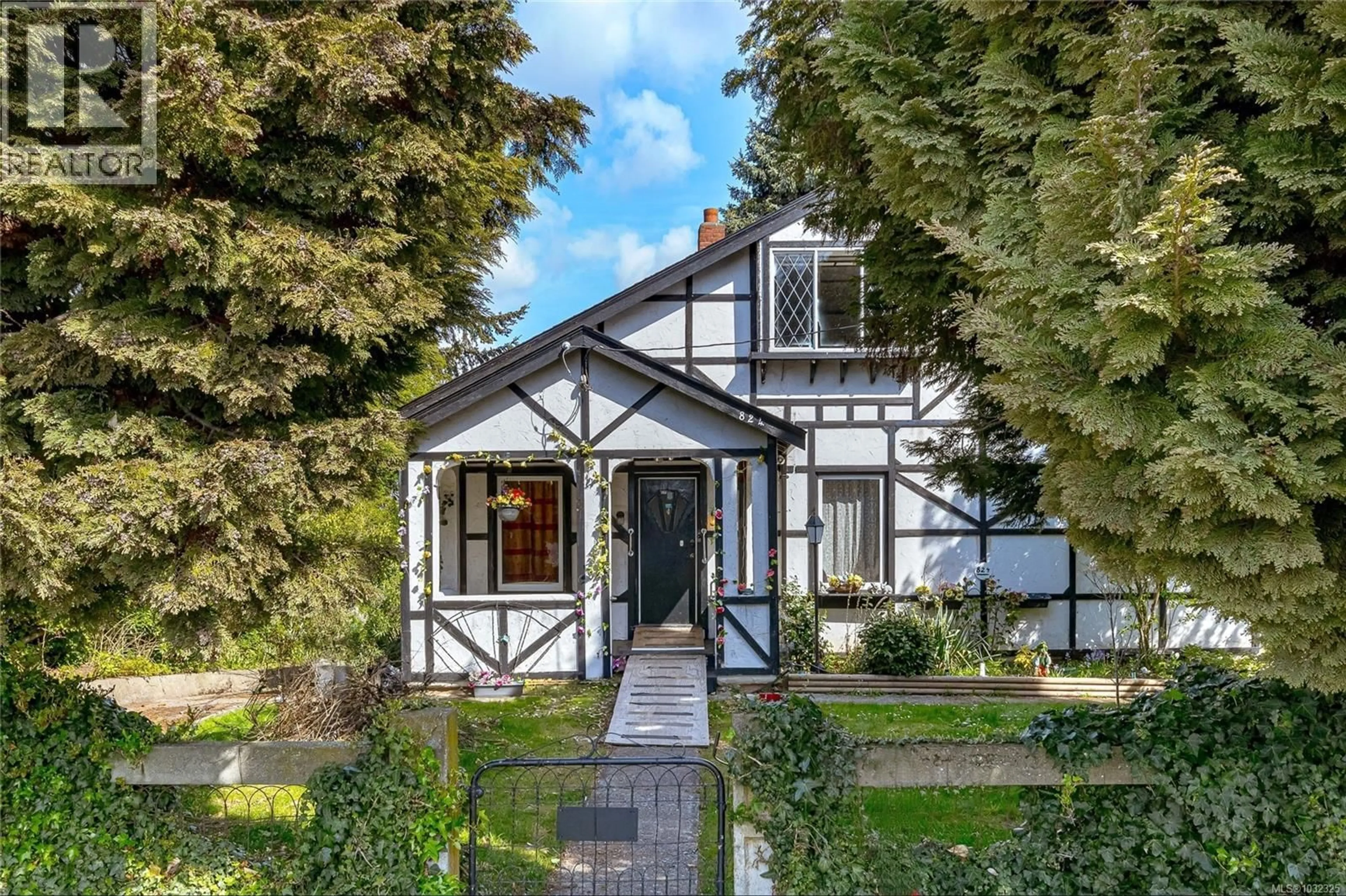 Home with brick exterior material, street for 824 ELLERY STREET, Esquimalt British Columbia V9A4R7