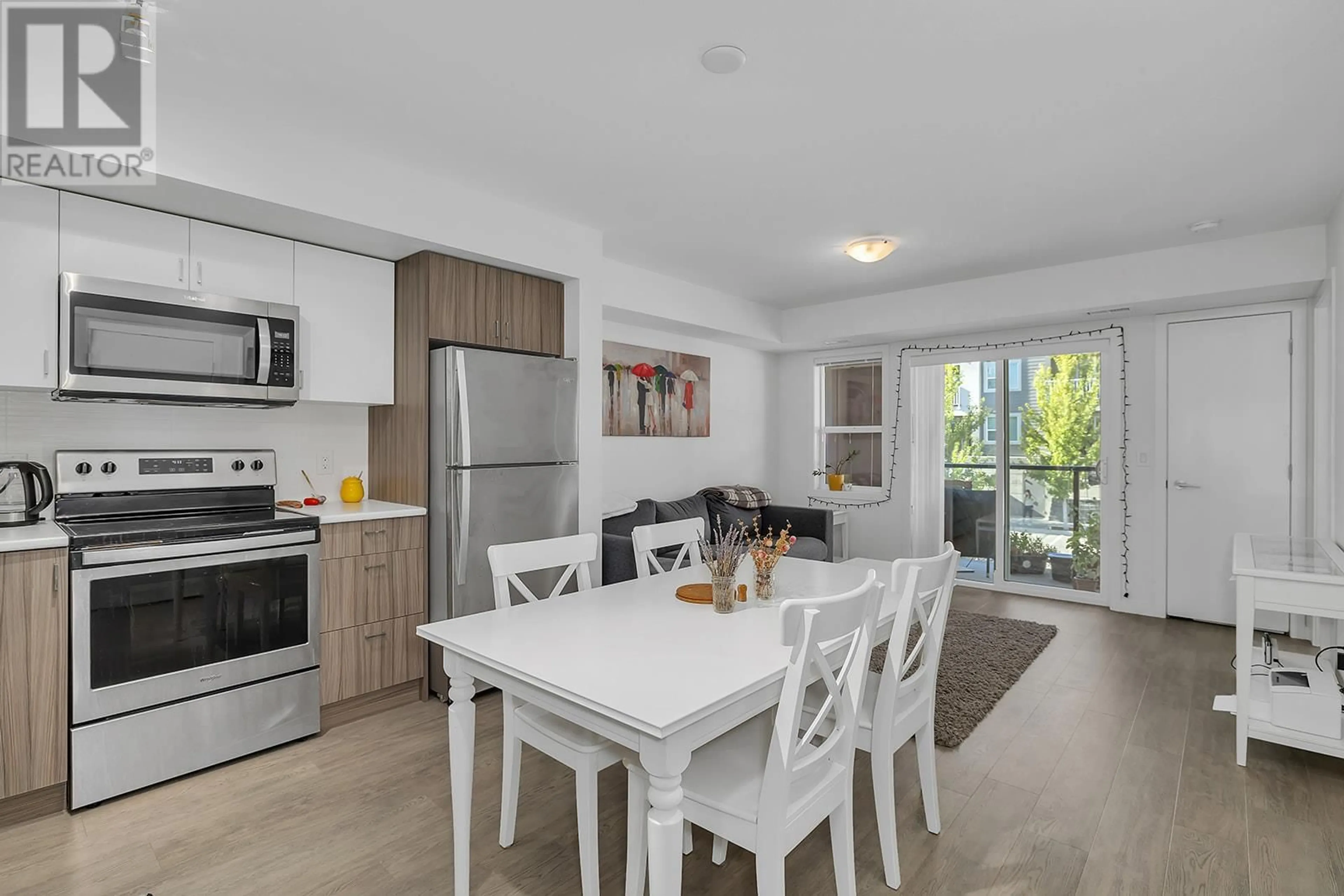 Open concept kitchen for 655 Academy Way Unit# PH12, Kelowna British Columbia V1V3A4