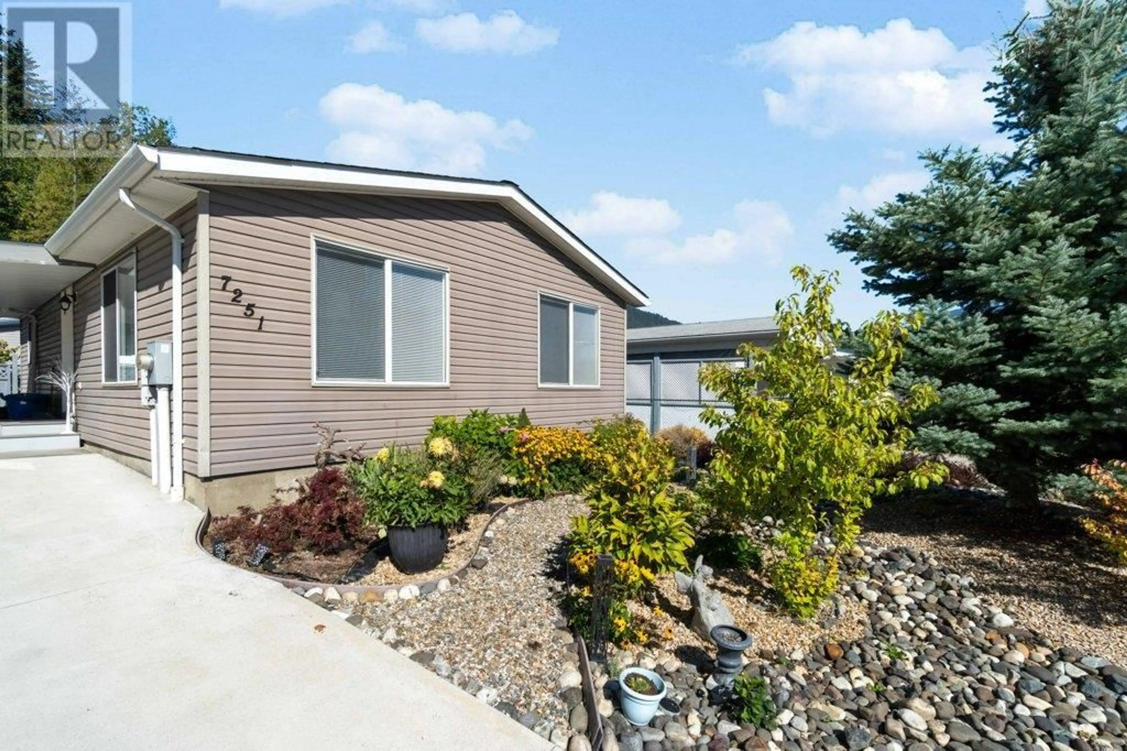 Home with vinyl exterior material, water/lake/river/ocean view for 7251 45 Street NE, Salmon Arm British Columbia V0E1K0