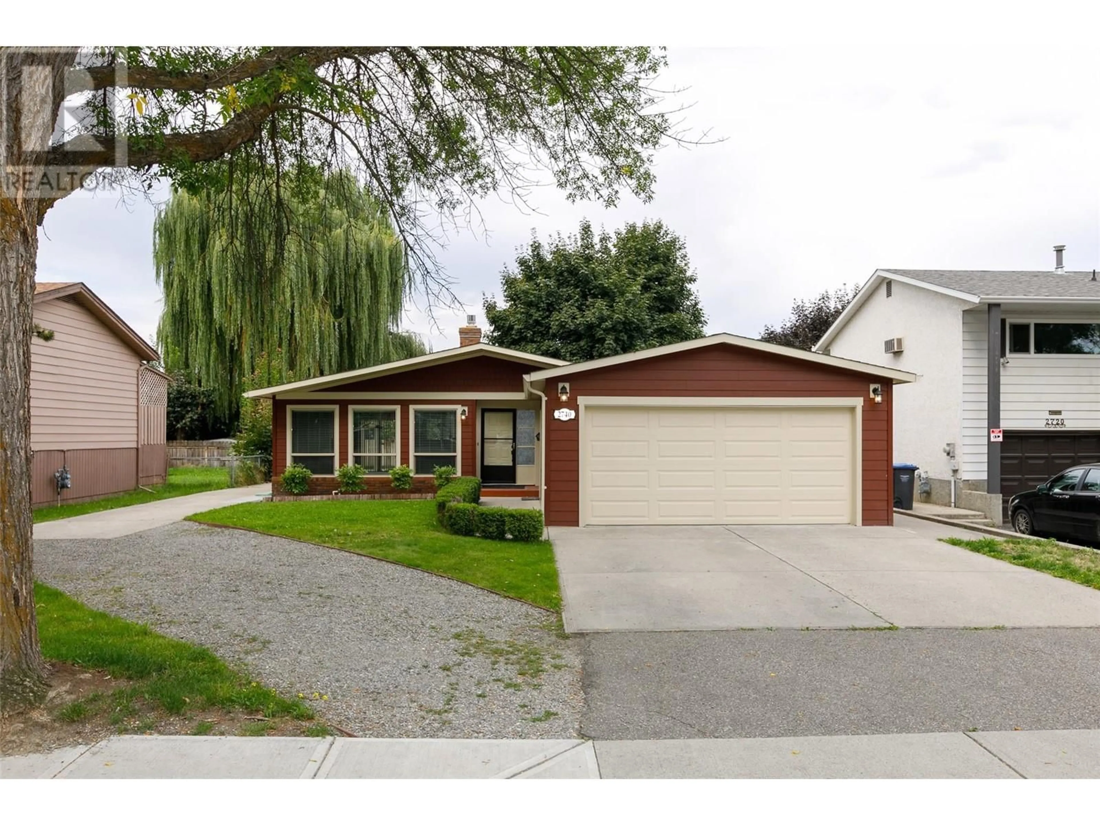 Frontside or backside of a home, the street view for 2740 Ethel Street, Kelowna British Columbia V1Y8C8