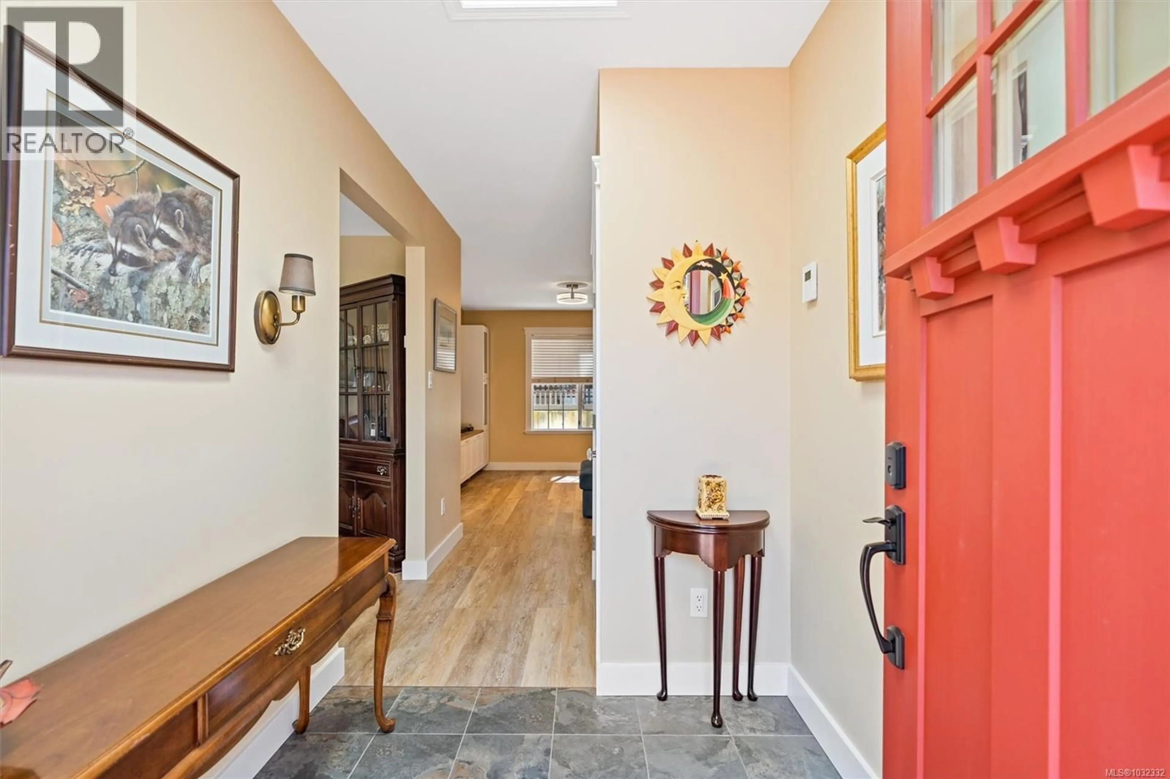 Indoor entryway for 2590 SINCLAIR ROAD, Saanich British Columbia V8N1B9