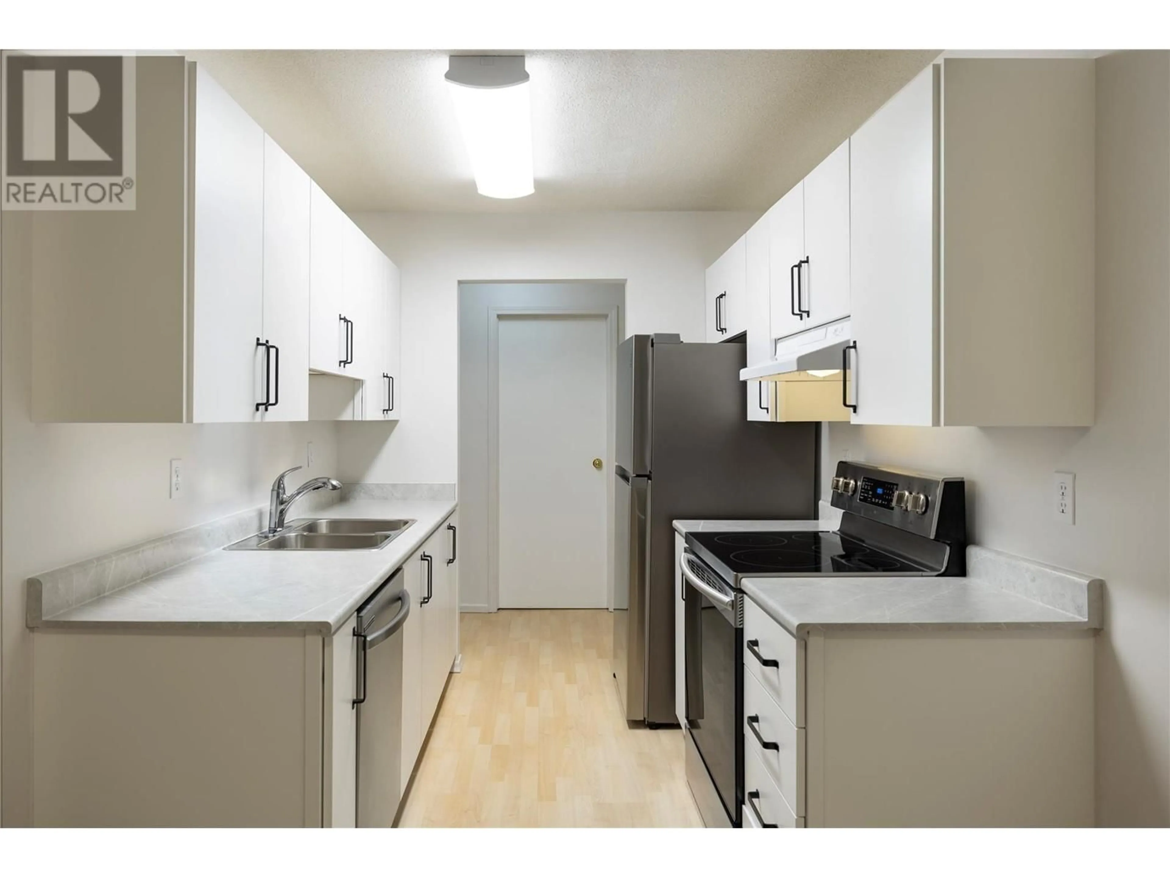 Standard kitchen for 2035 Baron Road Unit# 308, Kelowna British Columbia V1X7G3