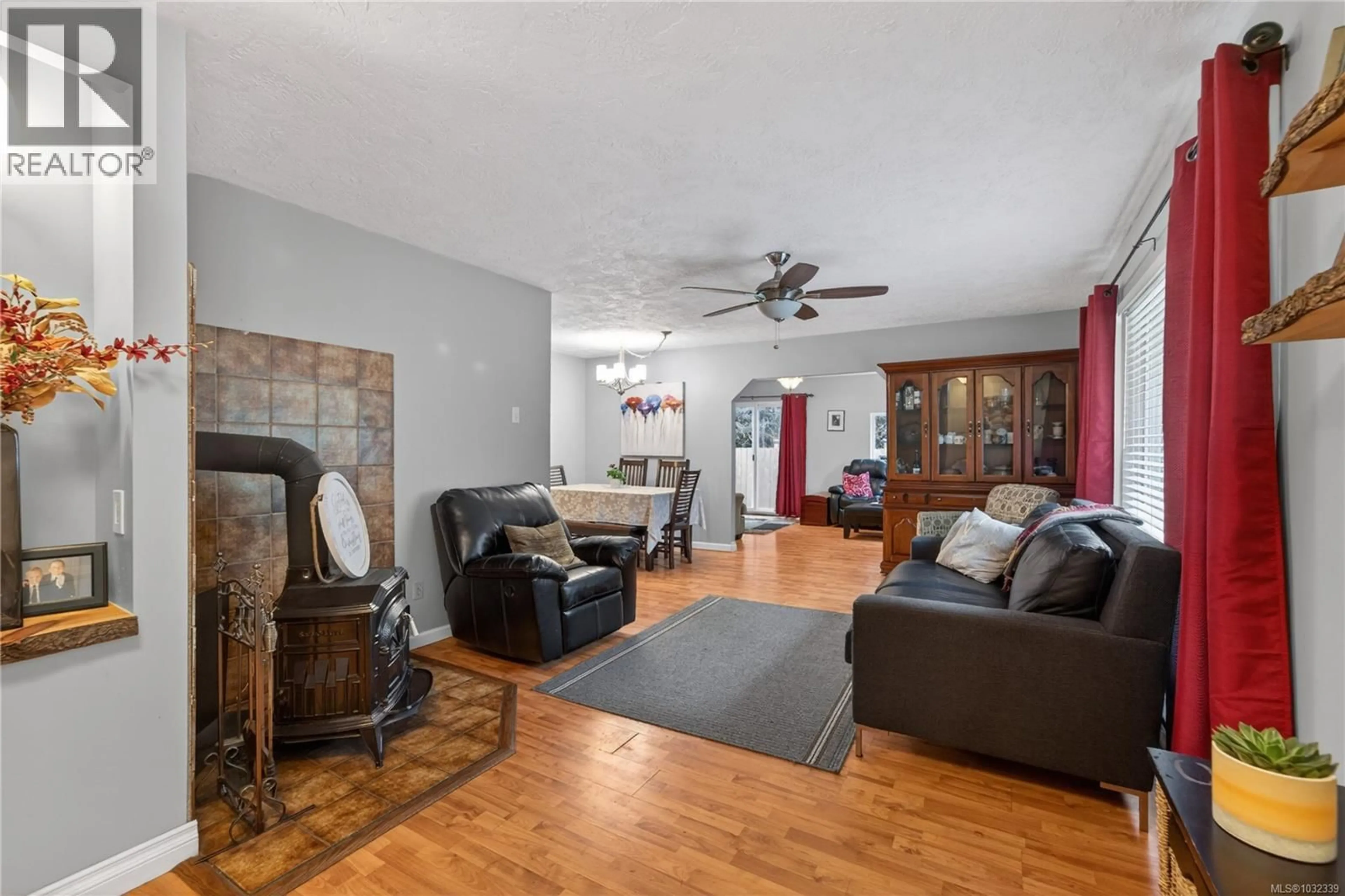 Living room with furniture, unknown for 6741 HELGESEN ROAD, Sooke British Columbia V9Z0V6