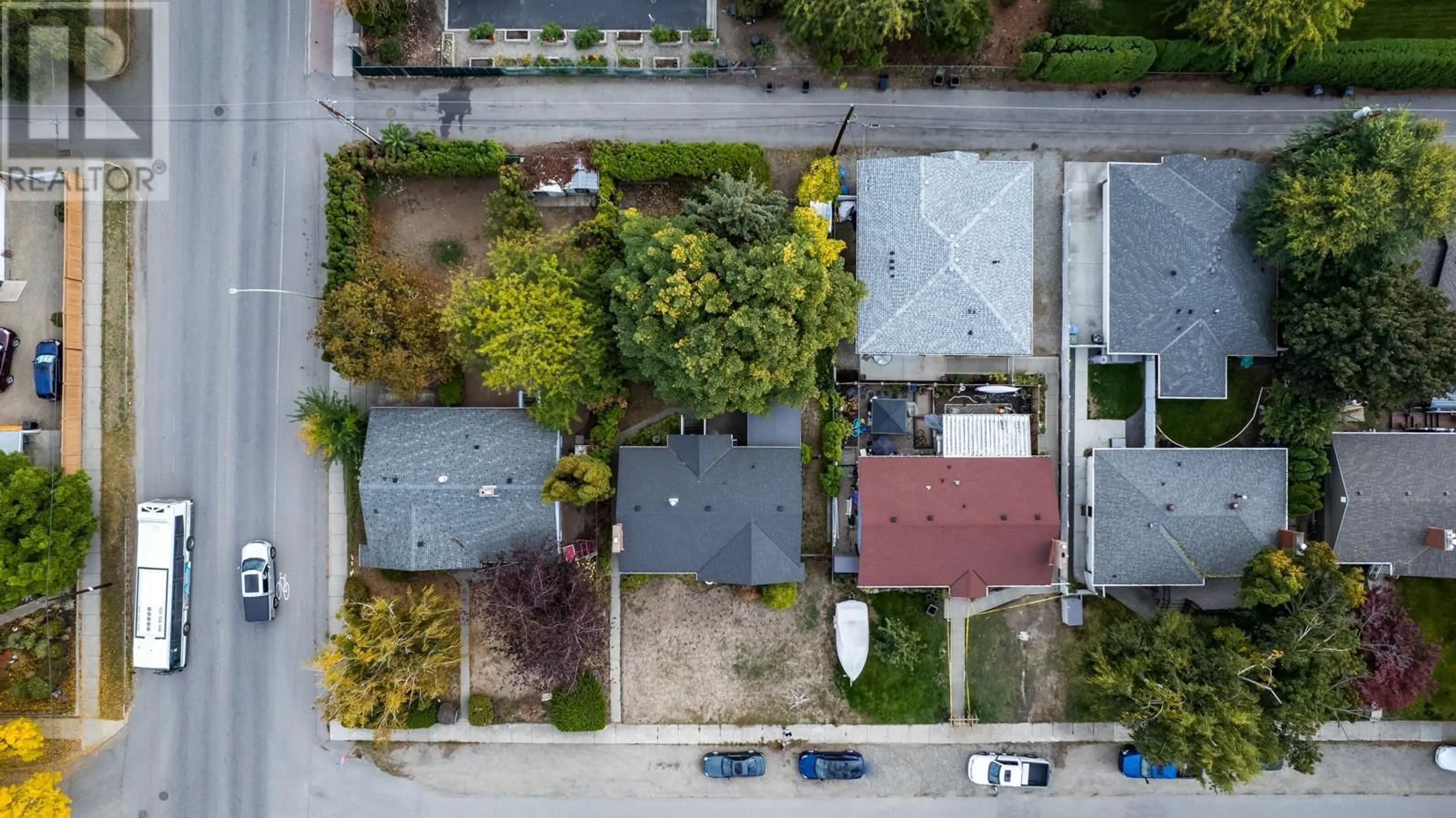 Frontside or backside of a home for 1915 Bowes Street, Kelowna British Columbia V1Y3C2