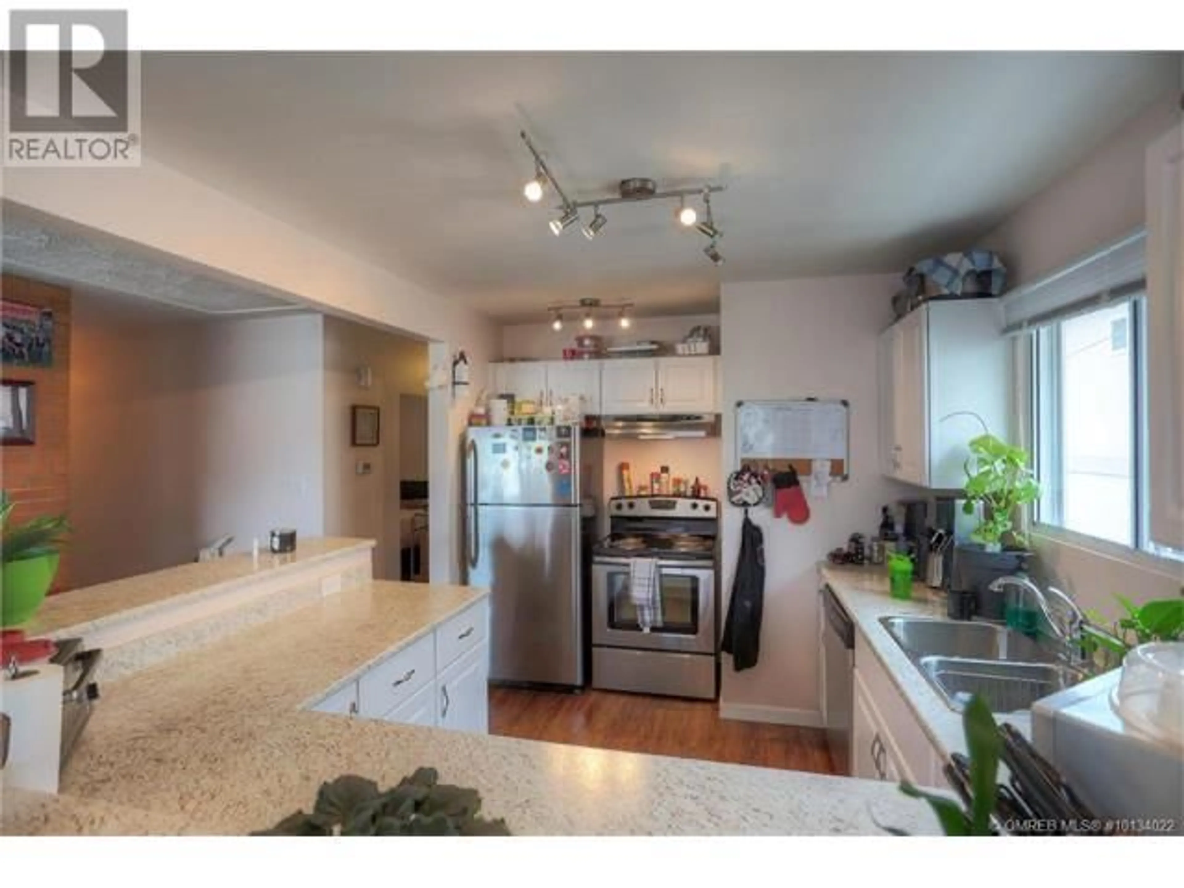 Open concept kitchen for 755-759 Francis Avenue, Kelowna British Columbia V1Y5G6