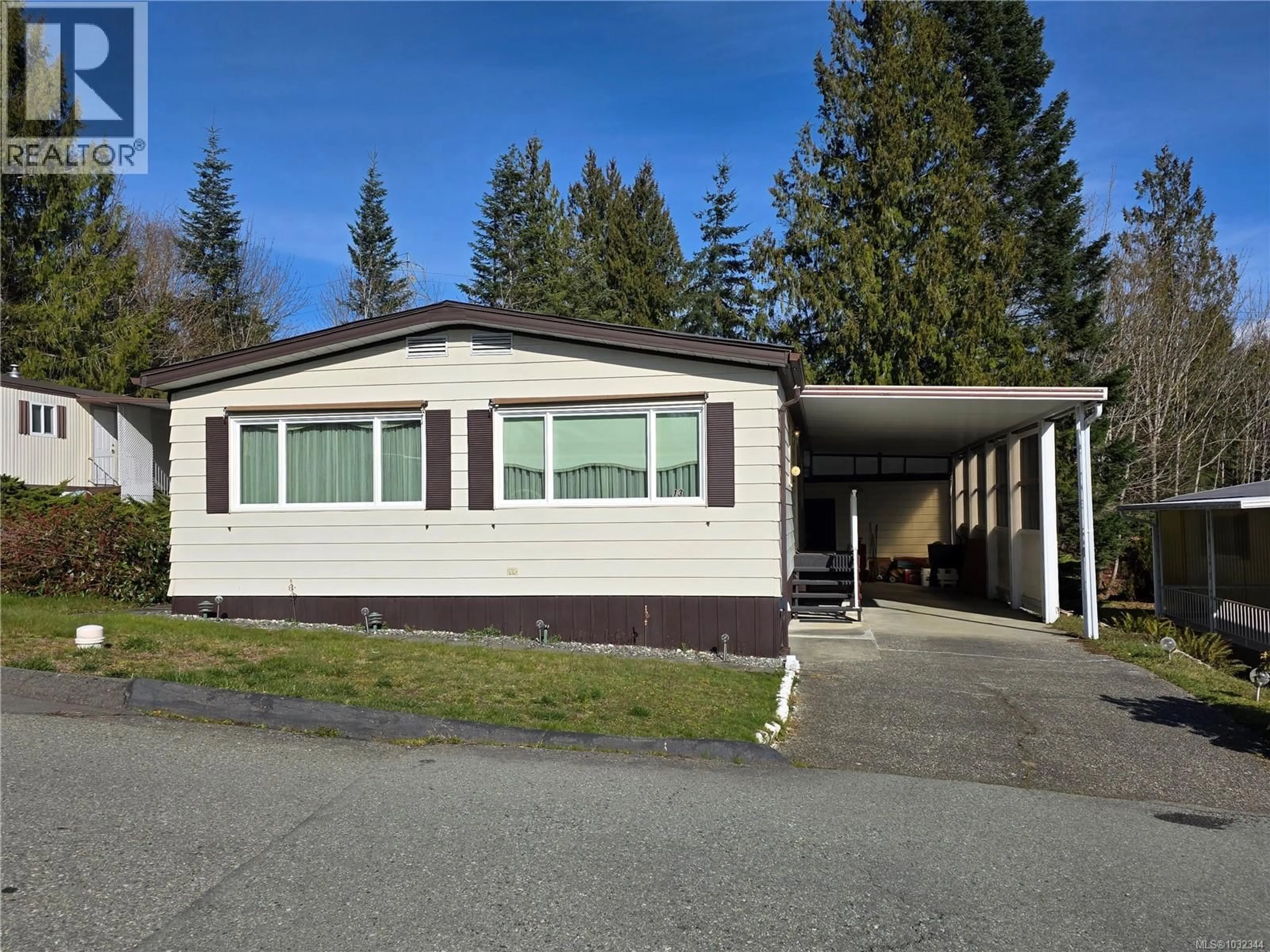 Home with vinyl exterior material, street for 13 - 4935 BROUGHTON STREET, Port Alberni British Columbia V9Y8G7