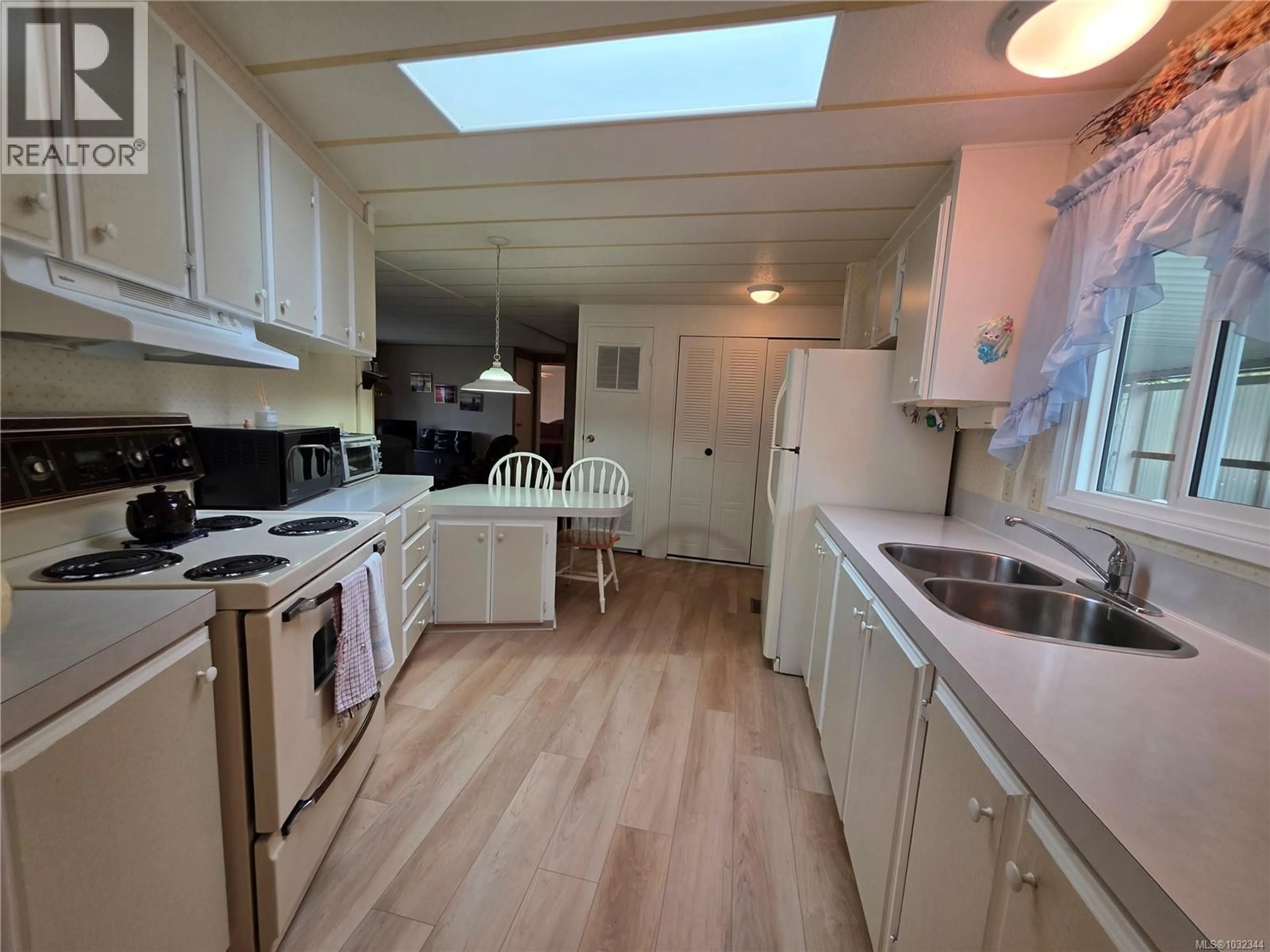 Standard kitchen, unknown for 13 - 4935 BROUGHTON STREET, Port Alberni British Columbia V9Y8G7