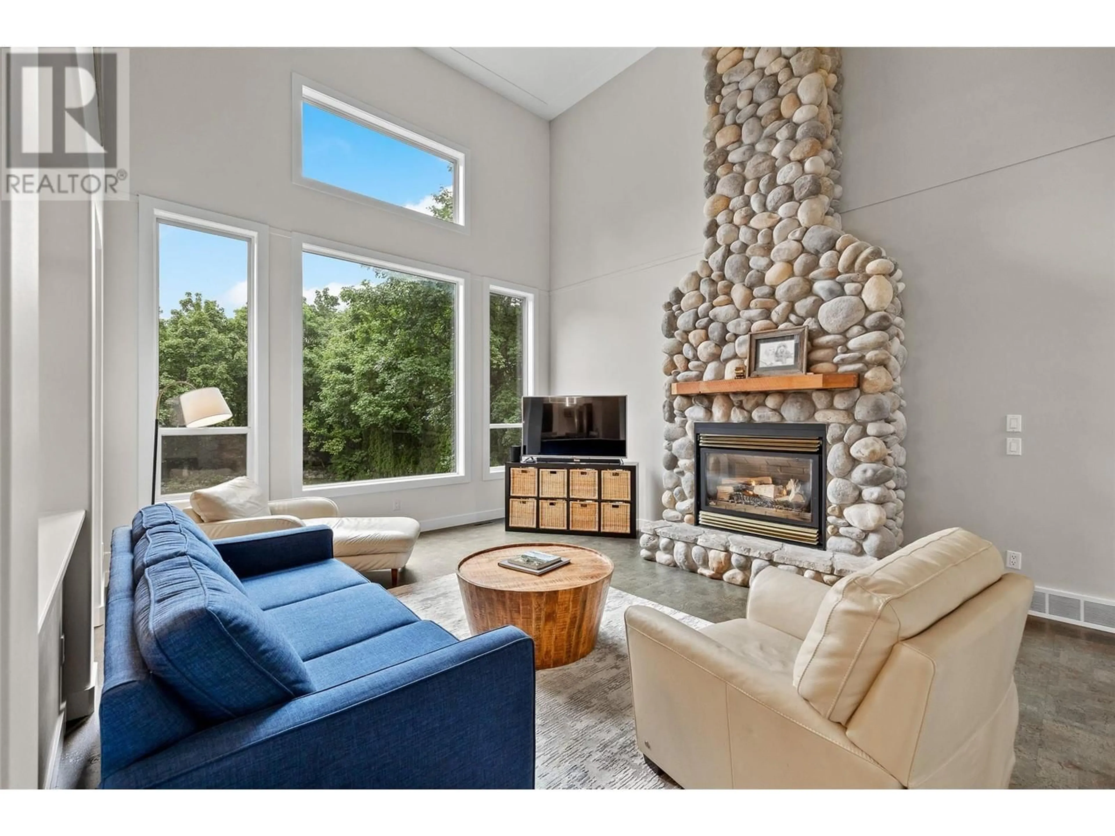 Living room, carpet floors for 4805 Canyon Ridge Crescent, Kelowna British Columbia V1W4A1