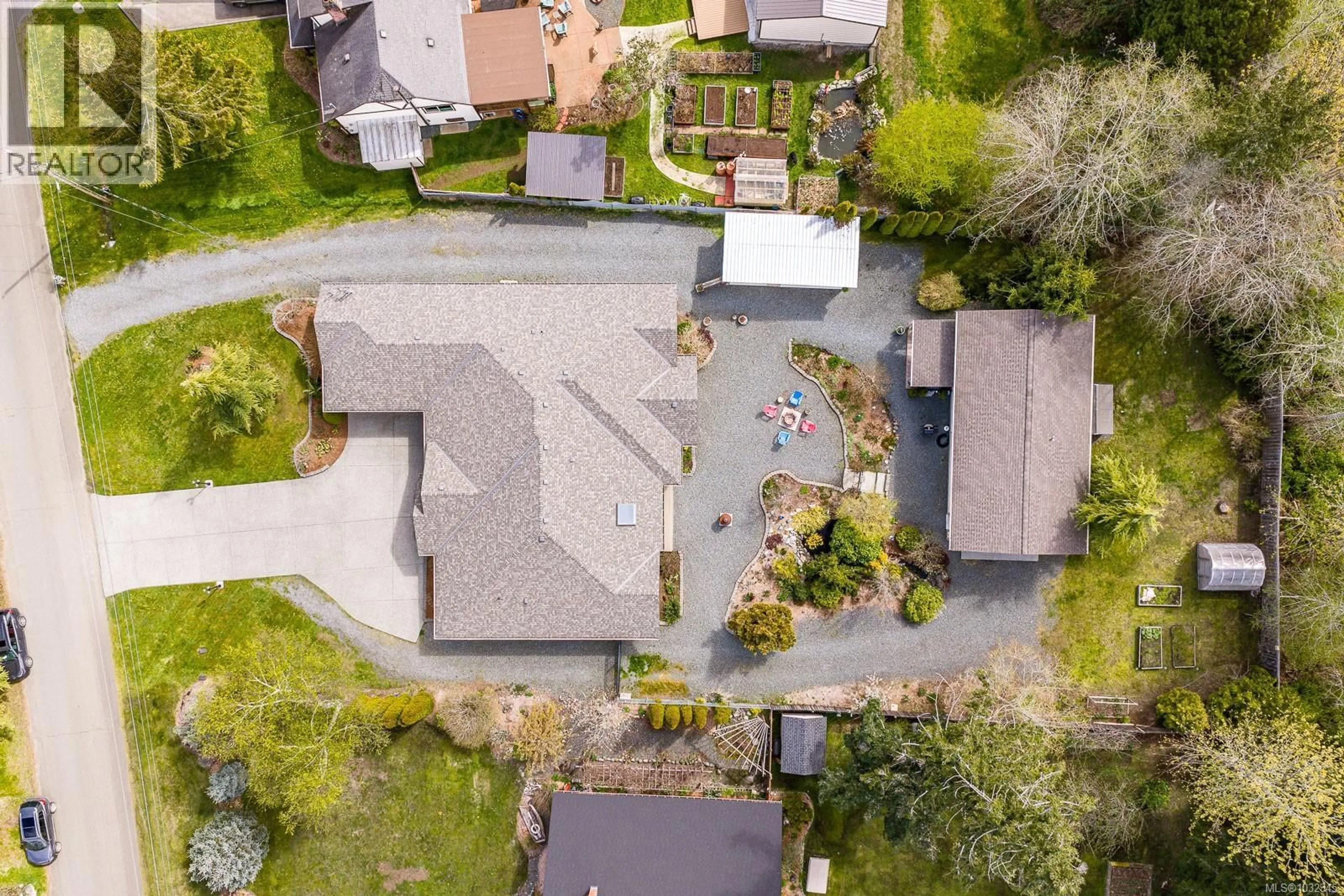 A pic from outside/outdoor area/front of a property/back of a property/a pic from drone, street for 4651 MONTROSE DRIVE, Courtenay British Columbia V9N9S8