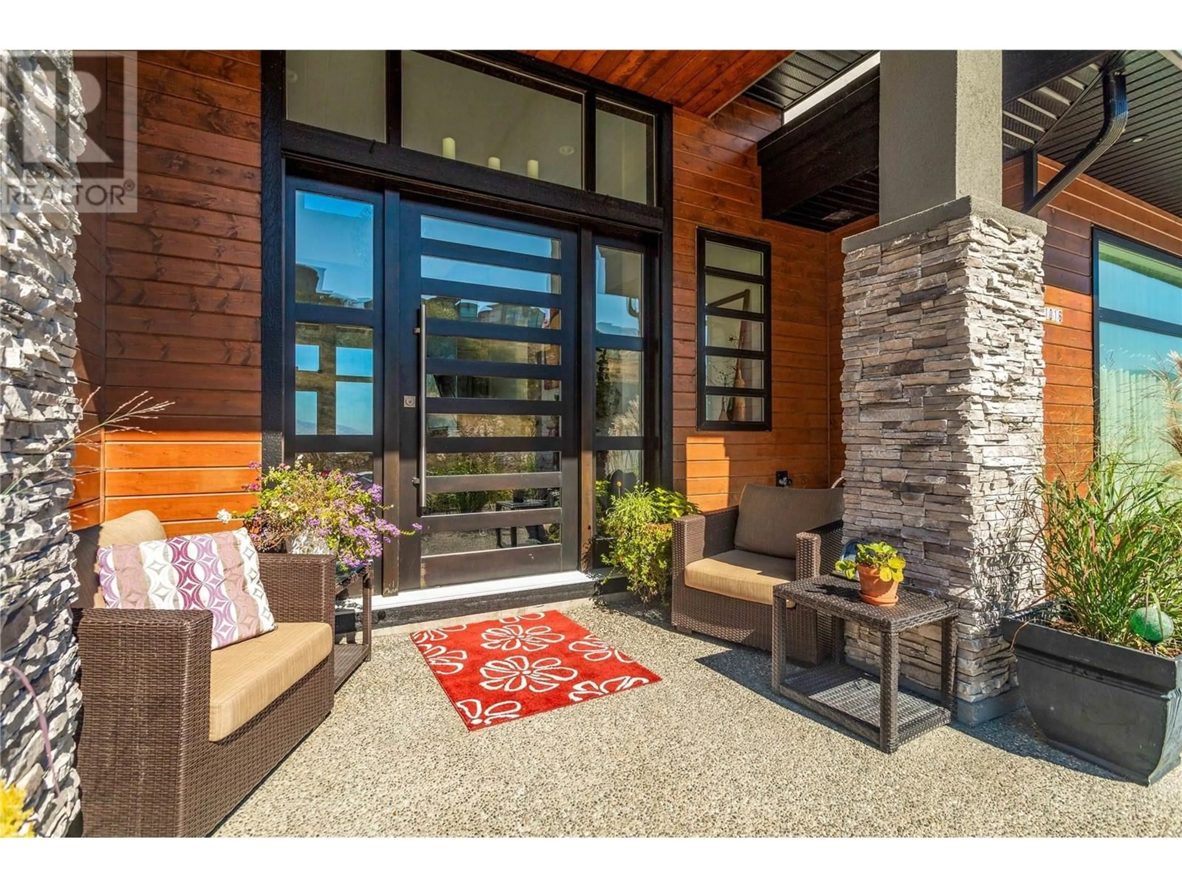 Indoor entryway, wood floors for 1016 Clarance Avenue, Kelowna British Columbia V1W5M6