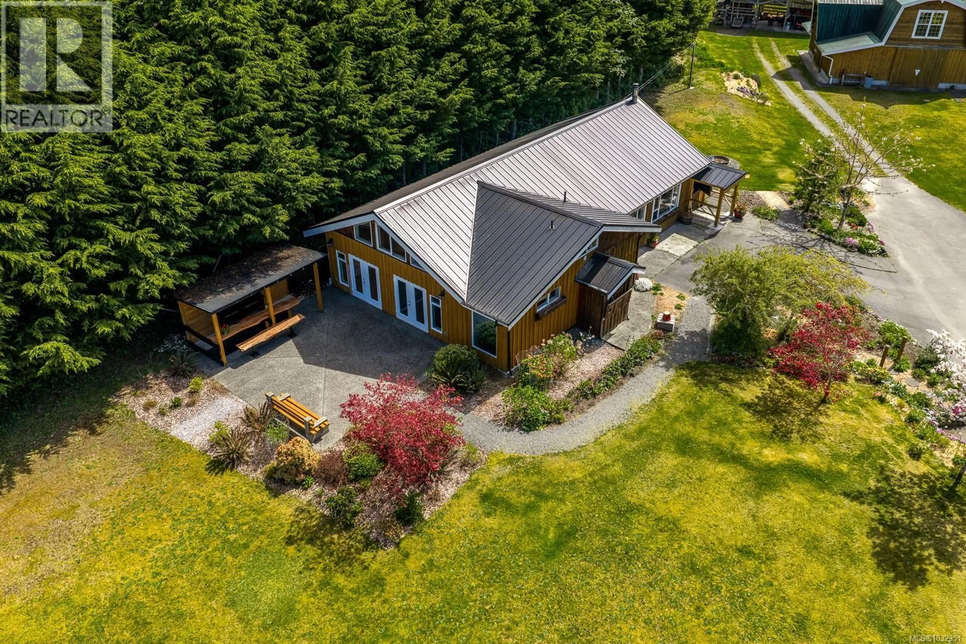 A pic from outside/outdoor area/front of a property/back of a property/a pic from drone, building for 885 LANQVIST ROAD, Hyde Creek British Columbia V0N2R0