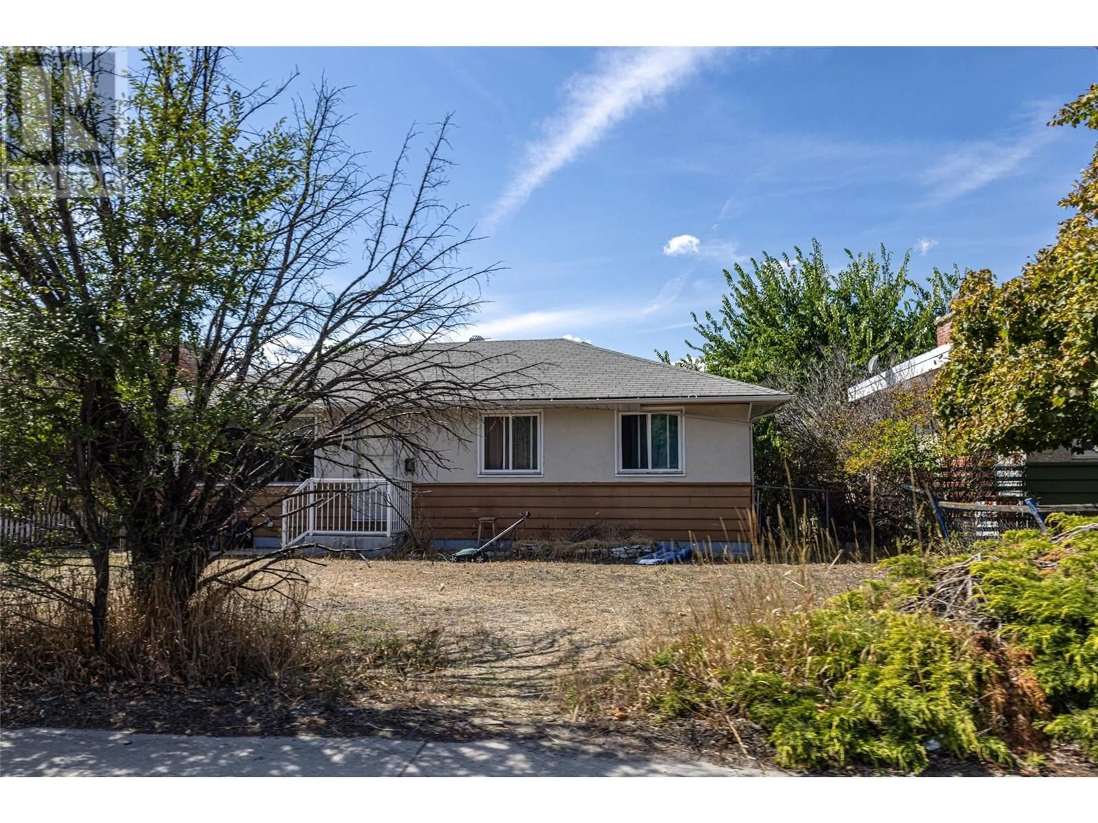 Home with vinyl exterior material, street for 1375 GOVERNMENT STREET, Penticton British Columbia V2A4V7