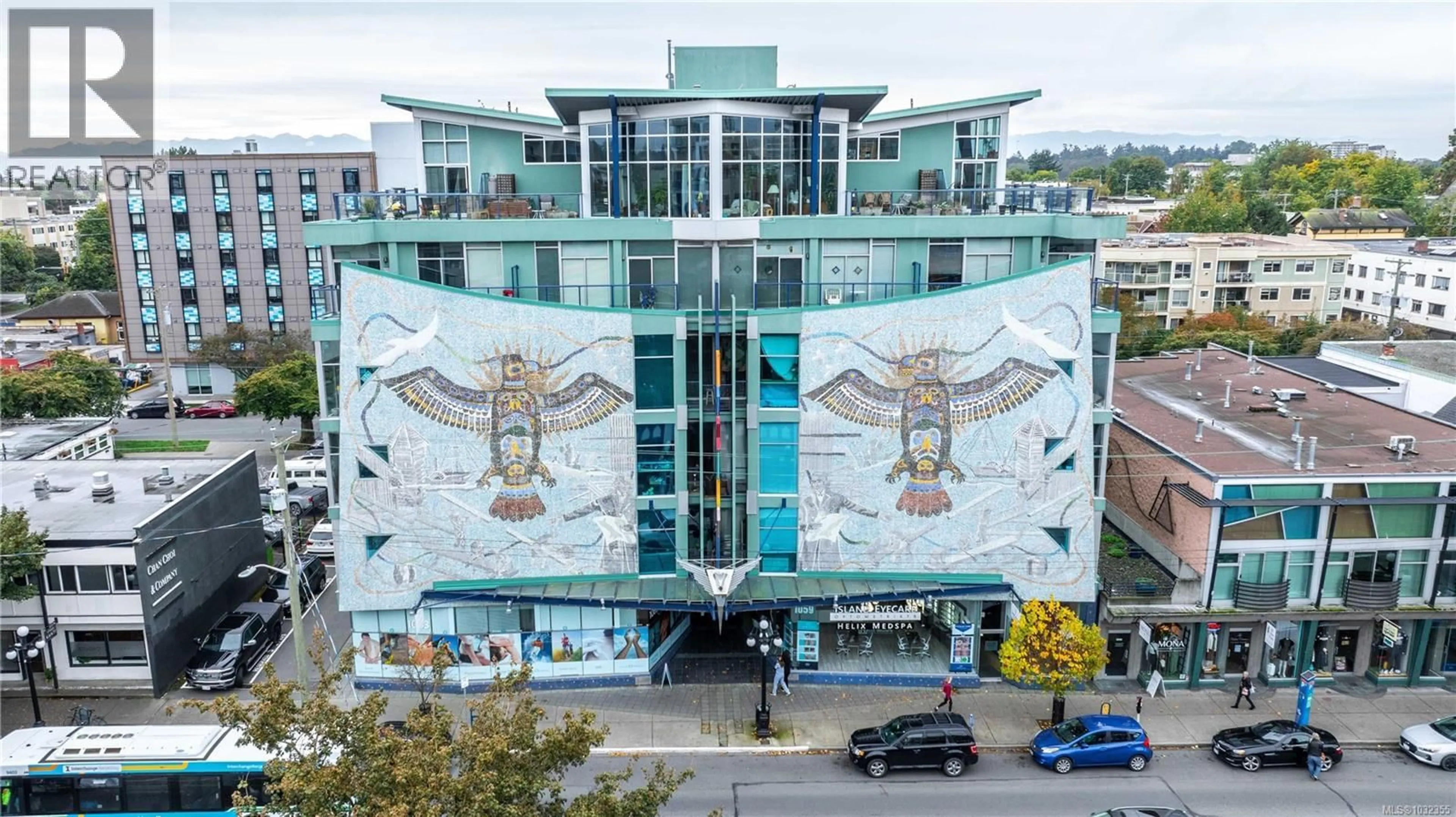 A pic from outside/outdoor area/front of a property/back of a property/a pic from drone, building for 512 - 1061 FORT STREET, Victoria British Columbia V8V3K9