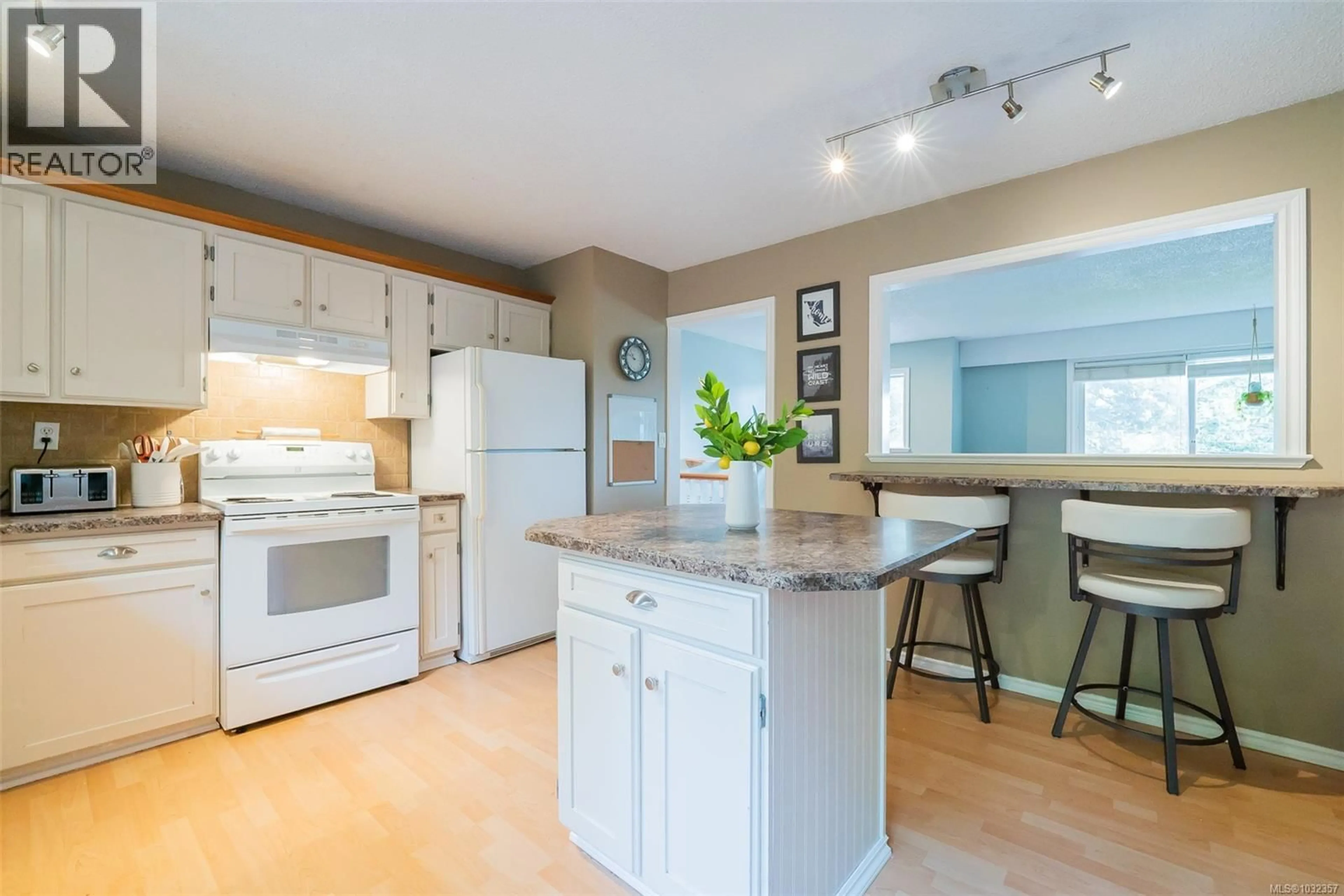 Open concept kitchen, unknown for 3367 ROCK CITY ROAD, Nanaimo British Columbia V9T1T5