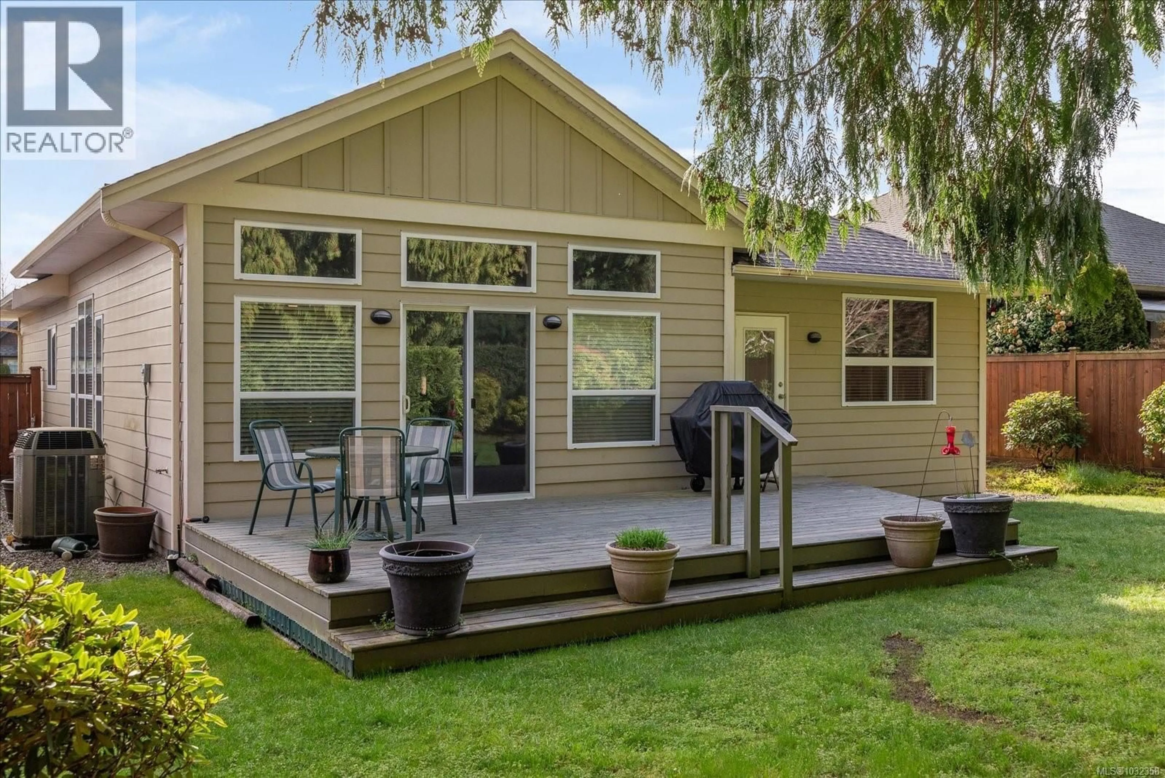 Home with vinyl exterior material, street for 1467 SUMAR LANE, Parksville British Columbia V9P2E7