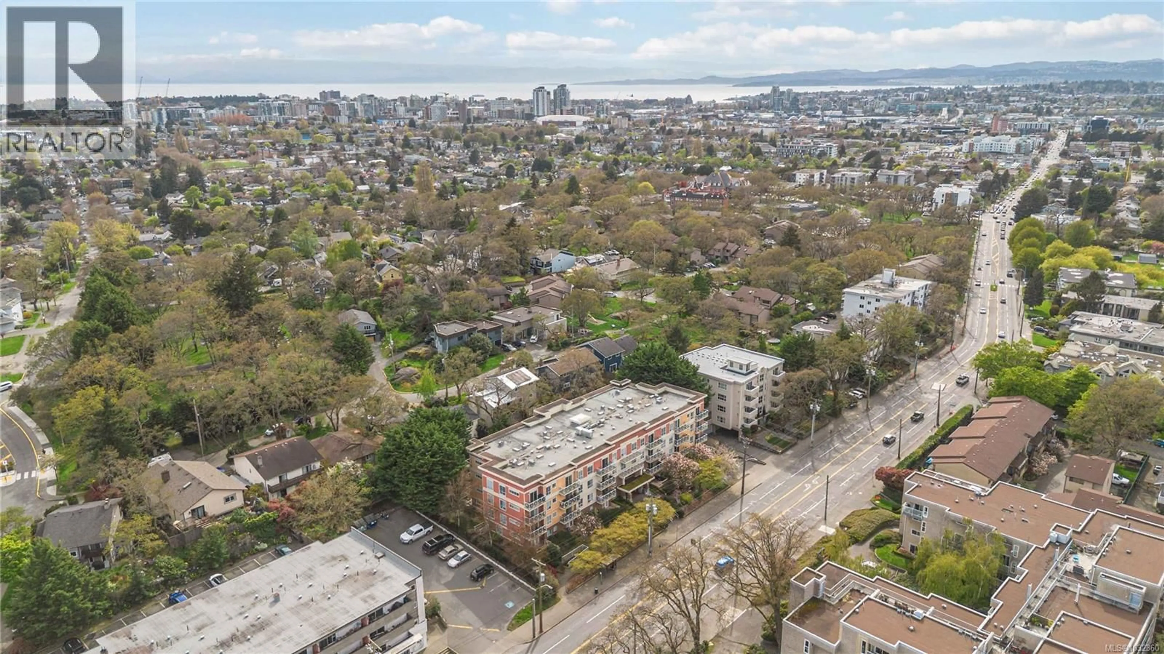 A pic from outside/outdoor area/front of a property/back of a property/a pic from drone, city buildings view from balcony for 211 - 1371 HILLSIDE AVENUE, Victoria British Columbia V8T2B3
