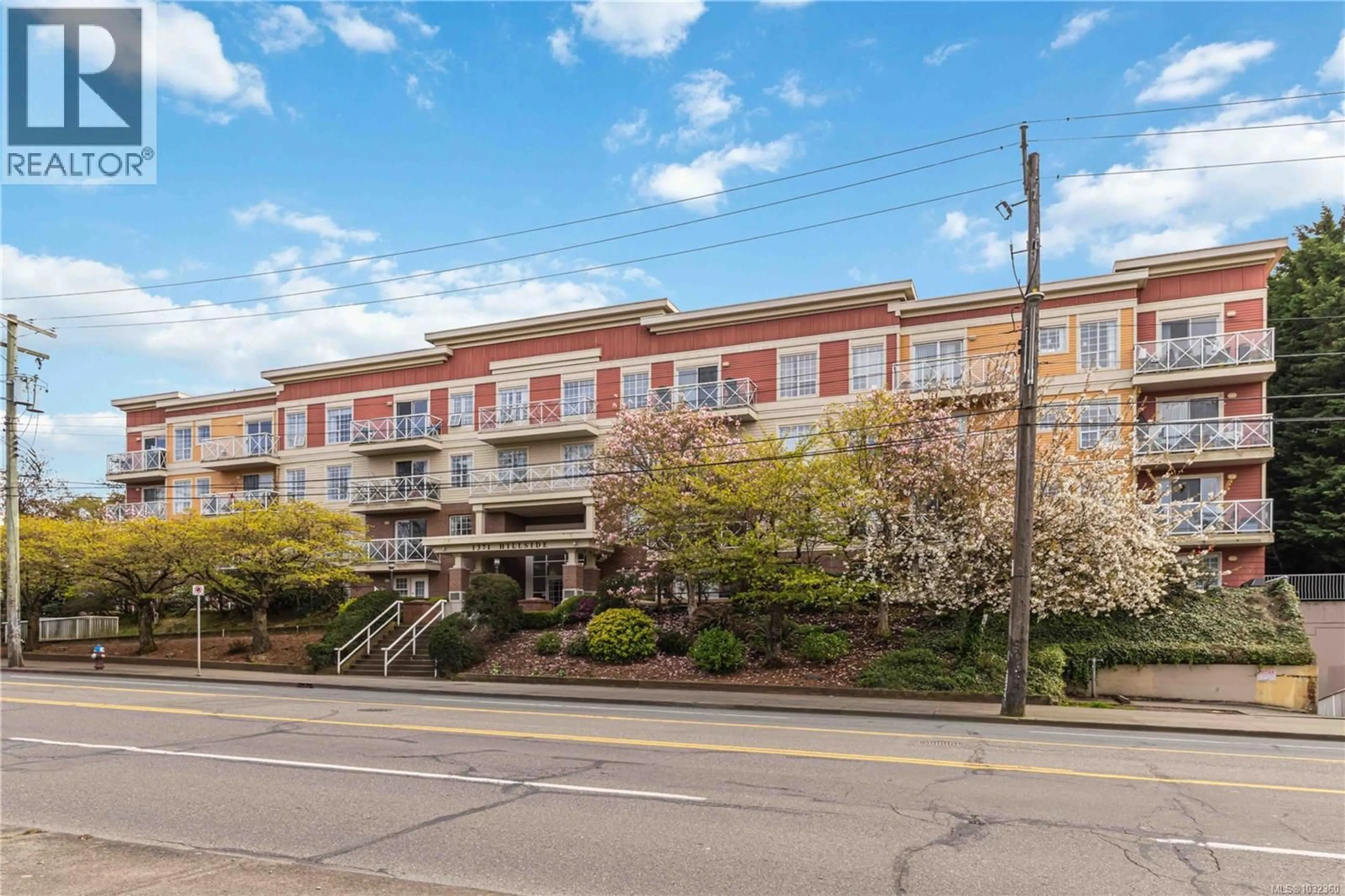 Patio, unknown for 211 - 1371 HILLSIDE AVENUE, Victoria British Columbia V8T2B3