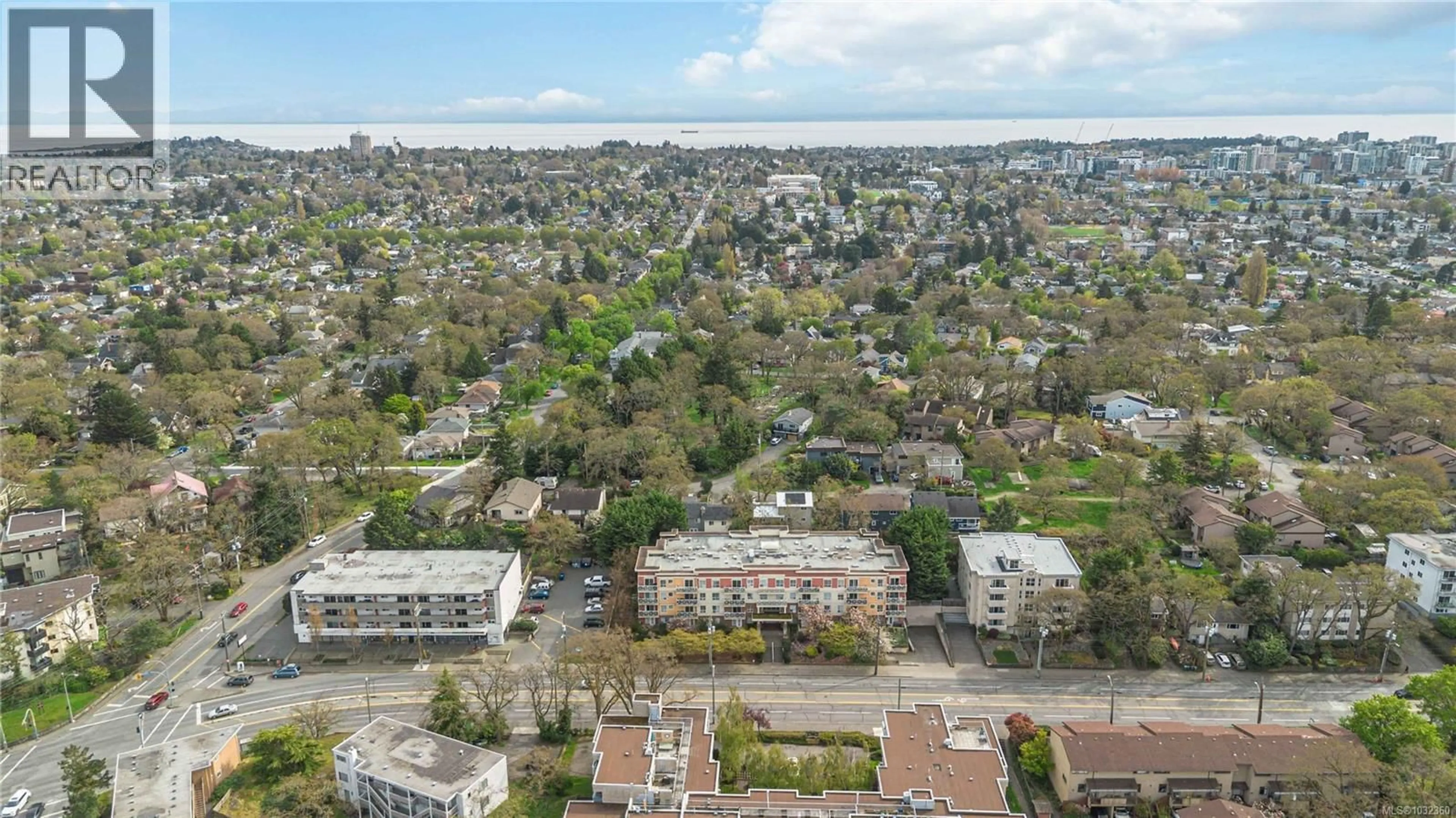A pic from outside/outdoor area/front of a property/back of a property/a pic from drone, city buildings view from balcony for 211 - 1371 HILLSIDE AVENUE, Victoria British Columbia V8T2B3