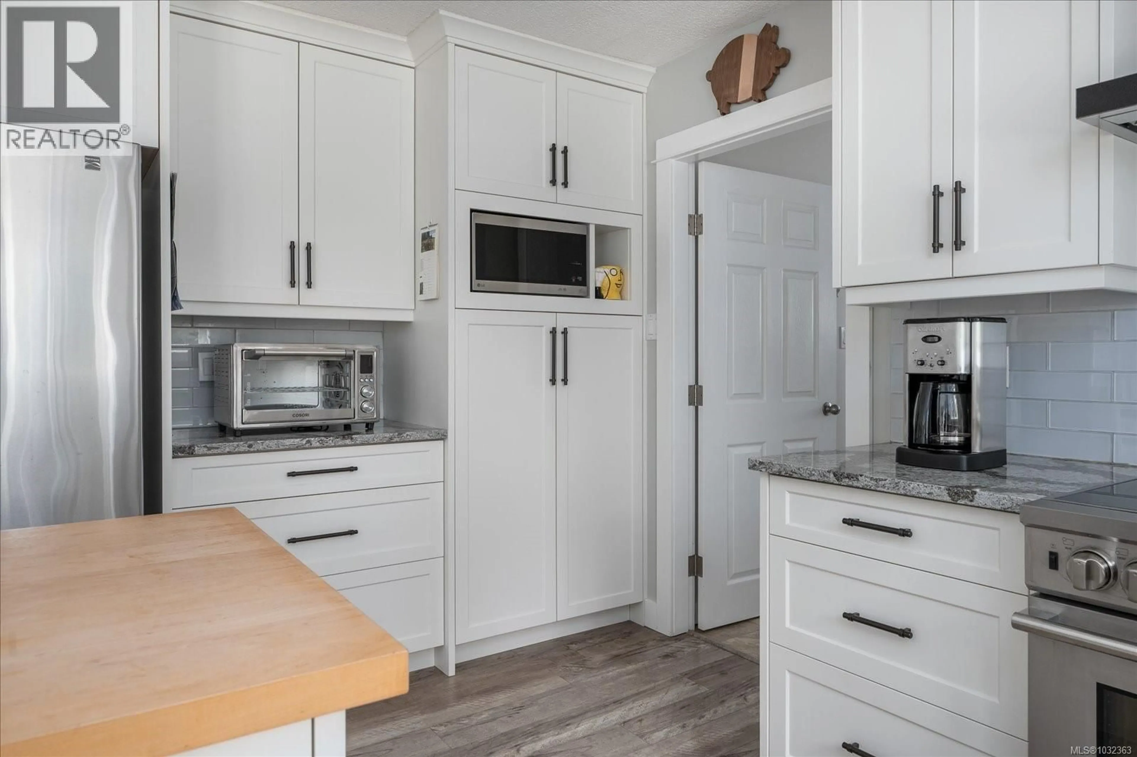 Open concept kitchen, wood/laminate floor for 1156 CLUBHOUSE DRIVE, Qualicum Beach British Columbia V9K1C4