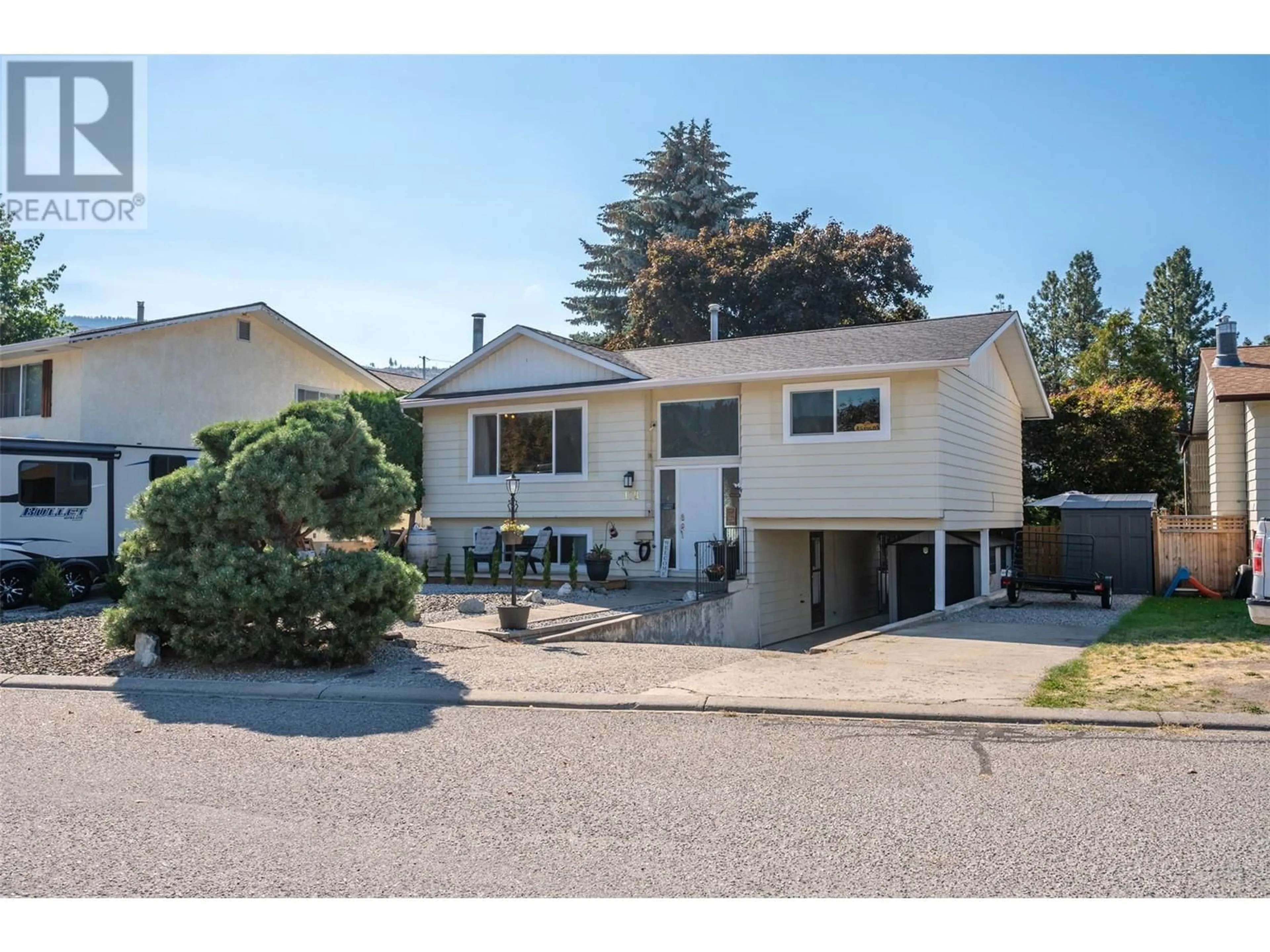 Frontside or backside of a home, the street view for 178 BEATTY Court, Penticton British Columbia V2A7E8