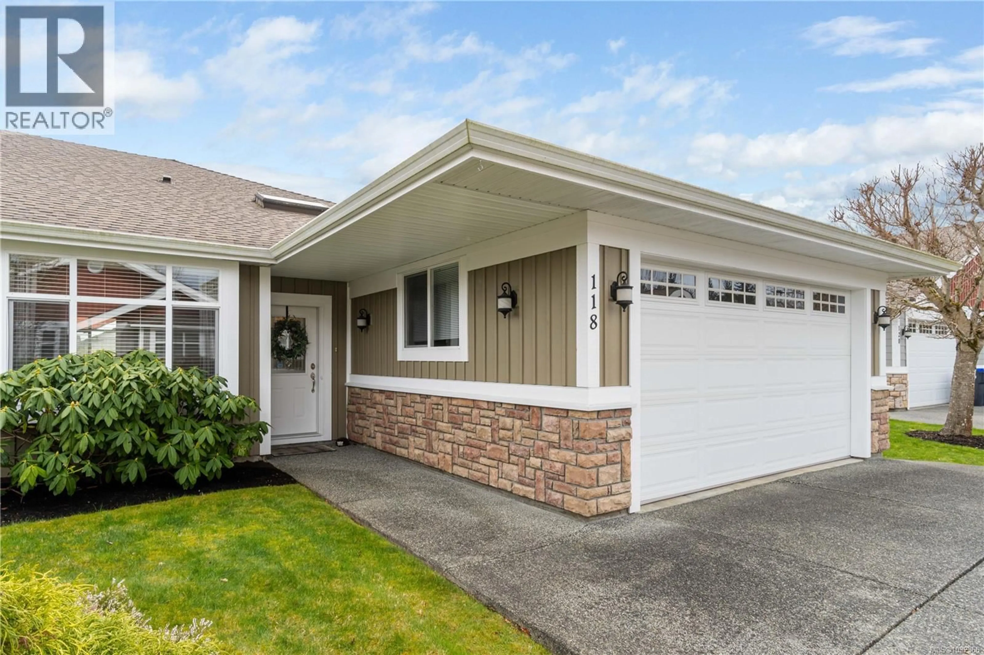 Home with vinyl exterior material, street for 118 - 730 BARCLAY CRESCENT, Parksville British Columbia V9P2Z3