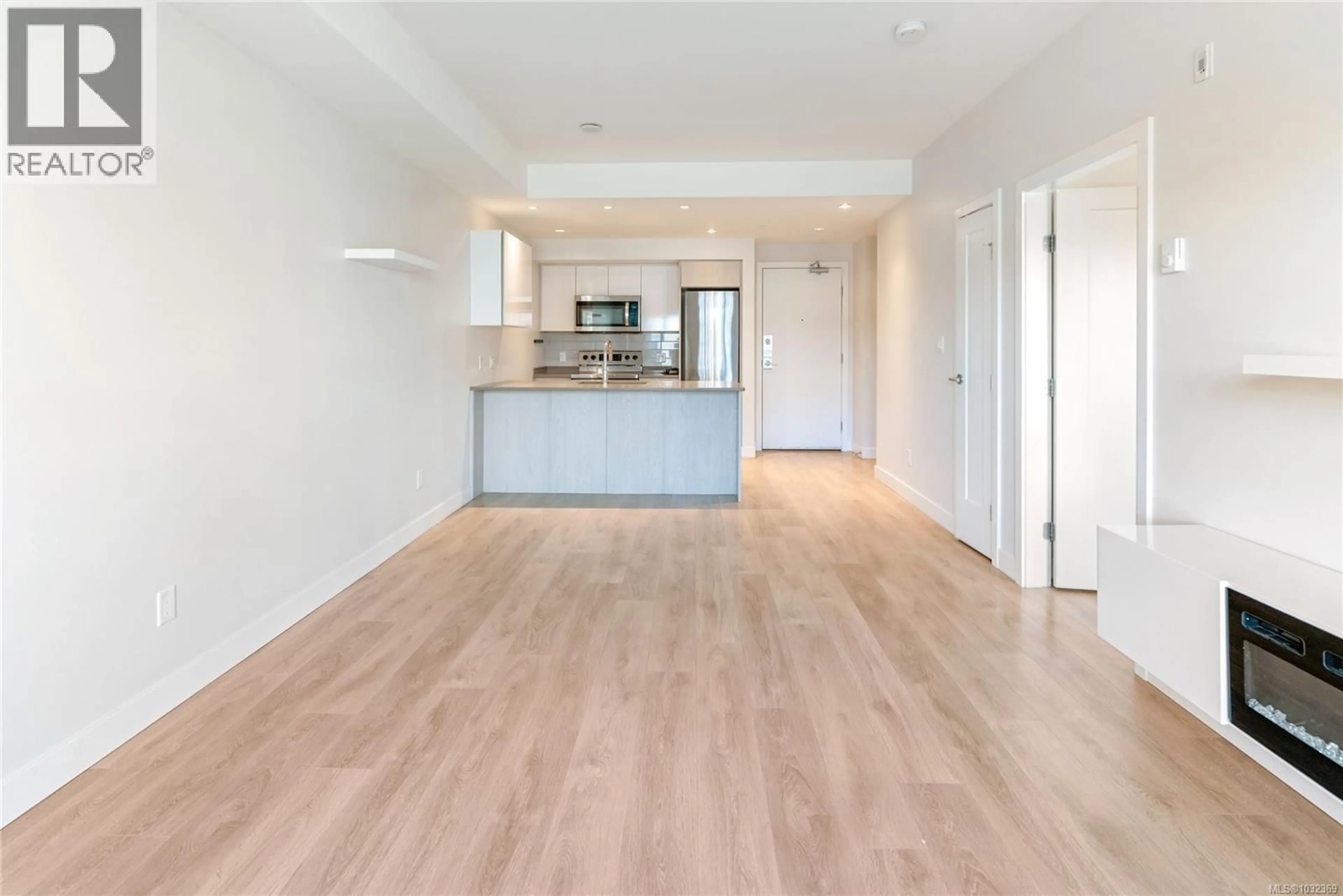 Unknown for 304 - 3333 GLASGOW AVENUE, Saanich British Columbia V8X1M5