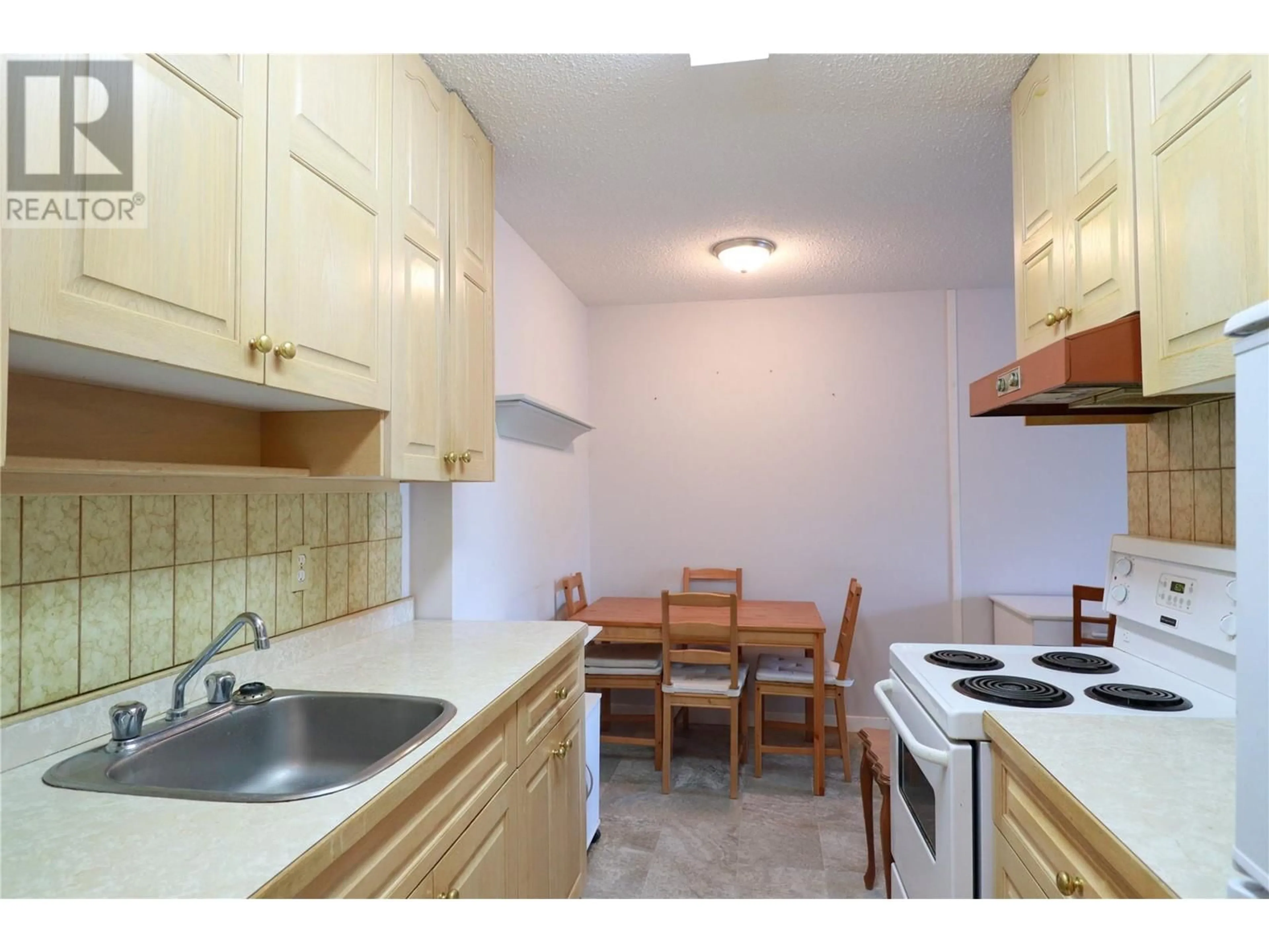 Standard kitchen for 803 Fairview Road Unit# 410, Penticton British Columbia V2A5Y7