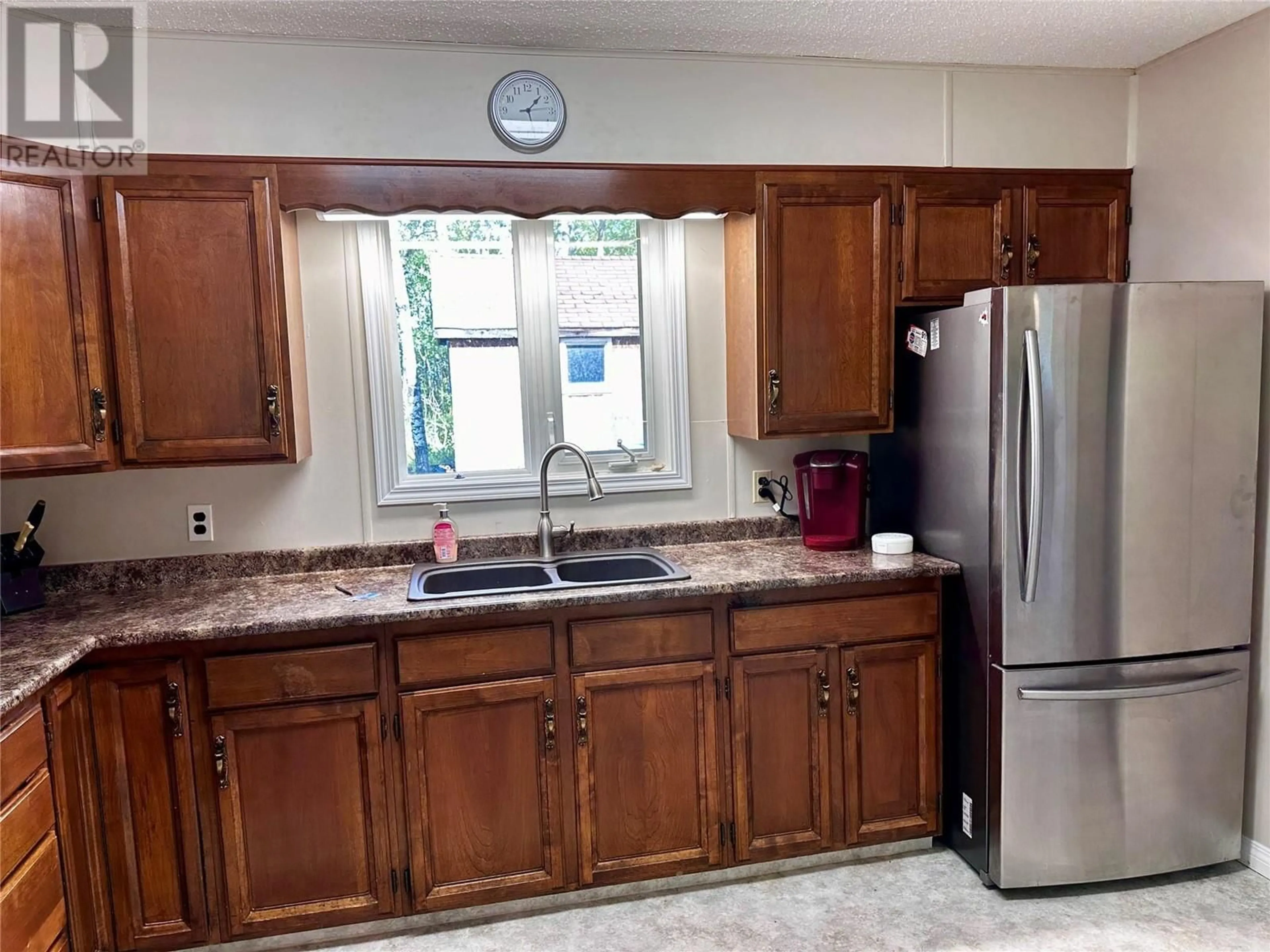 Standard kitchen, ceramic/tile floor for 5112 97 HIGHWAY, Dawson Creek British Columbia V0C1N0