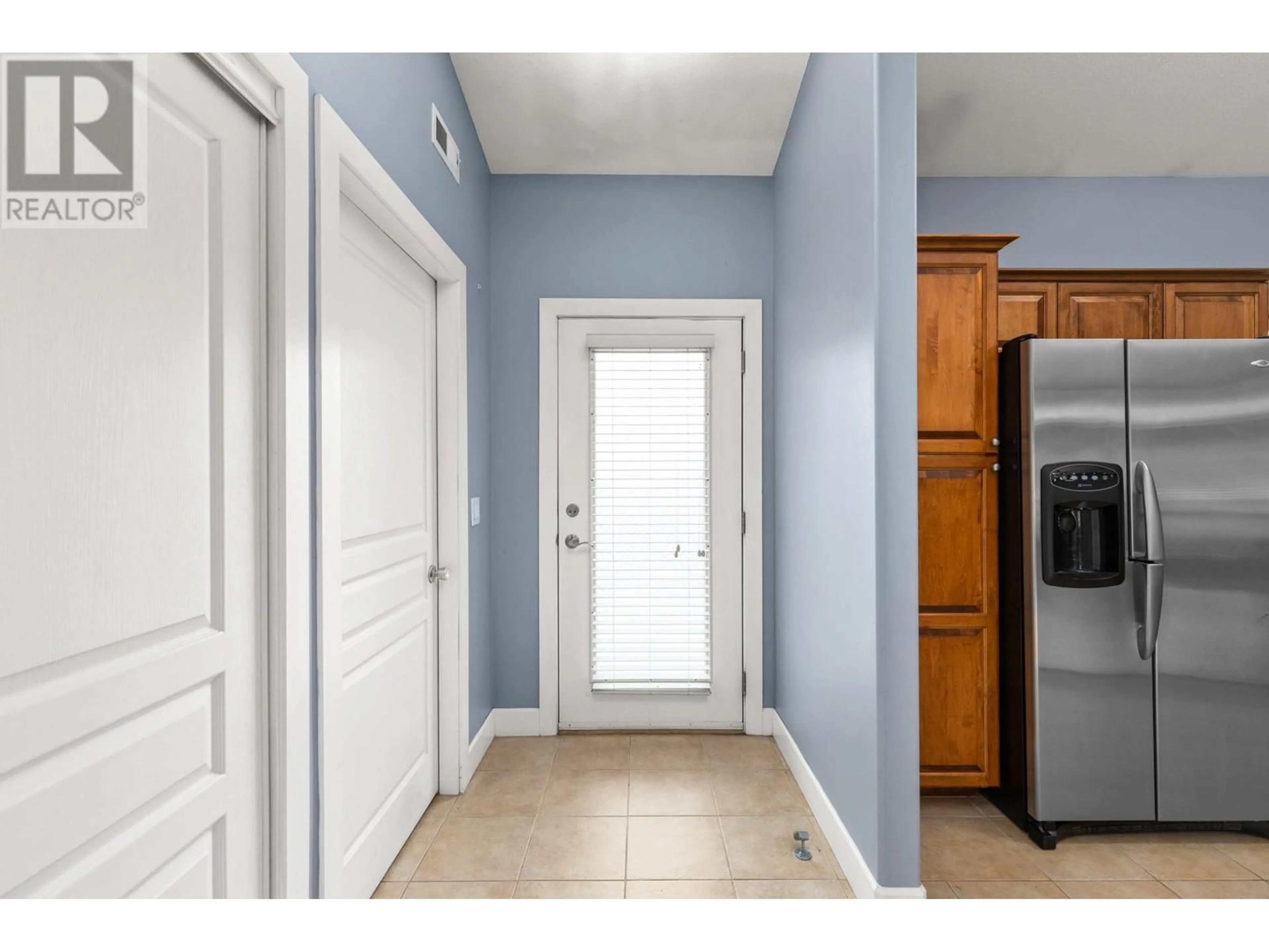 Indoor entryway for 335 - 3996 BEACH AVENUE, Peachland British Columbia V0H1X5